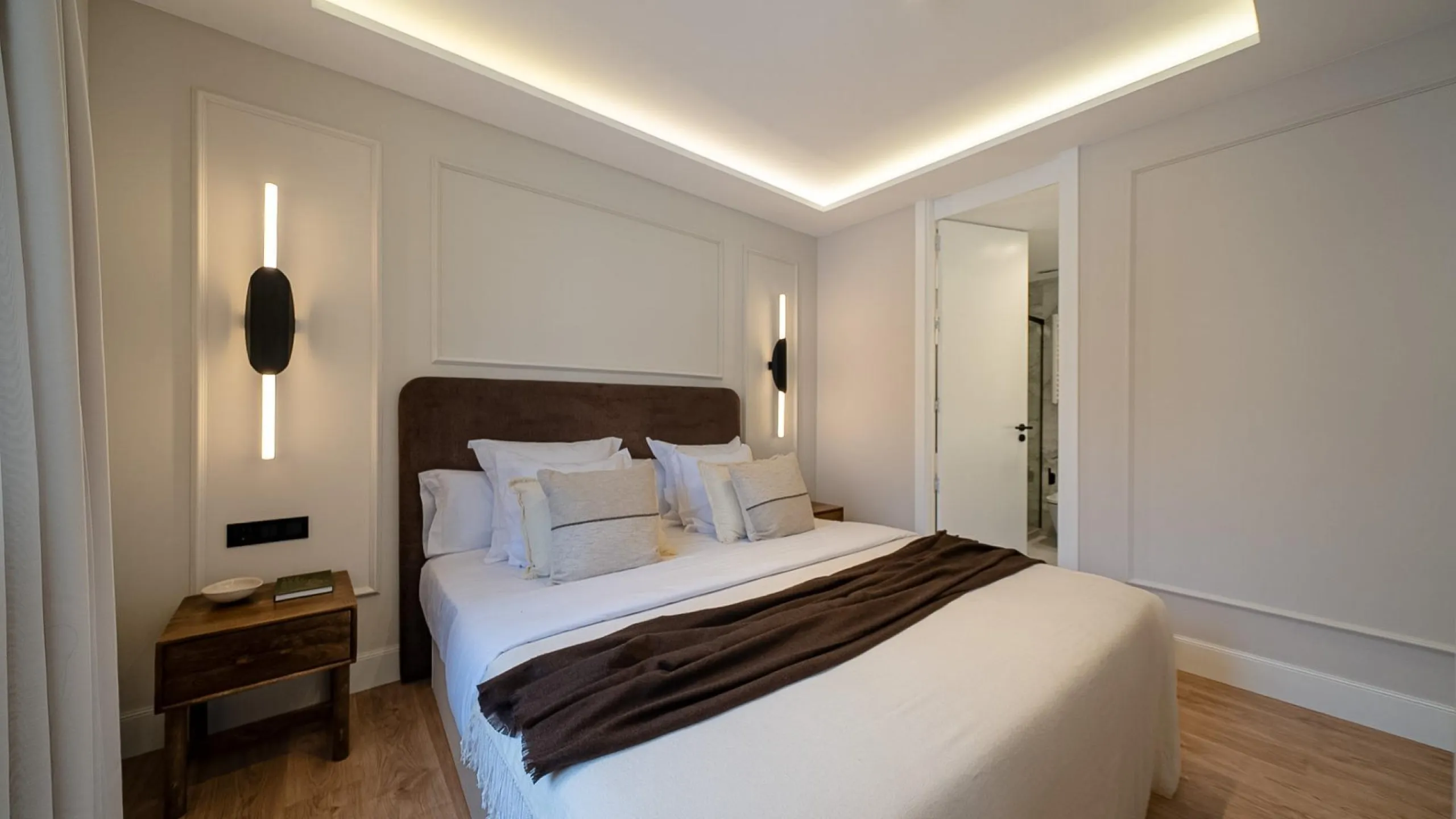 RENOVATED APARTMENT WITH TERRACE IN GOYA – SALAMANCA DISTRICT