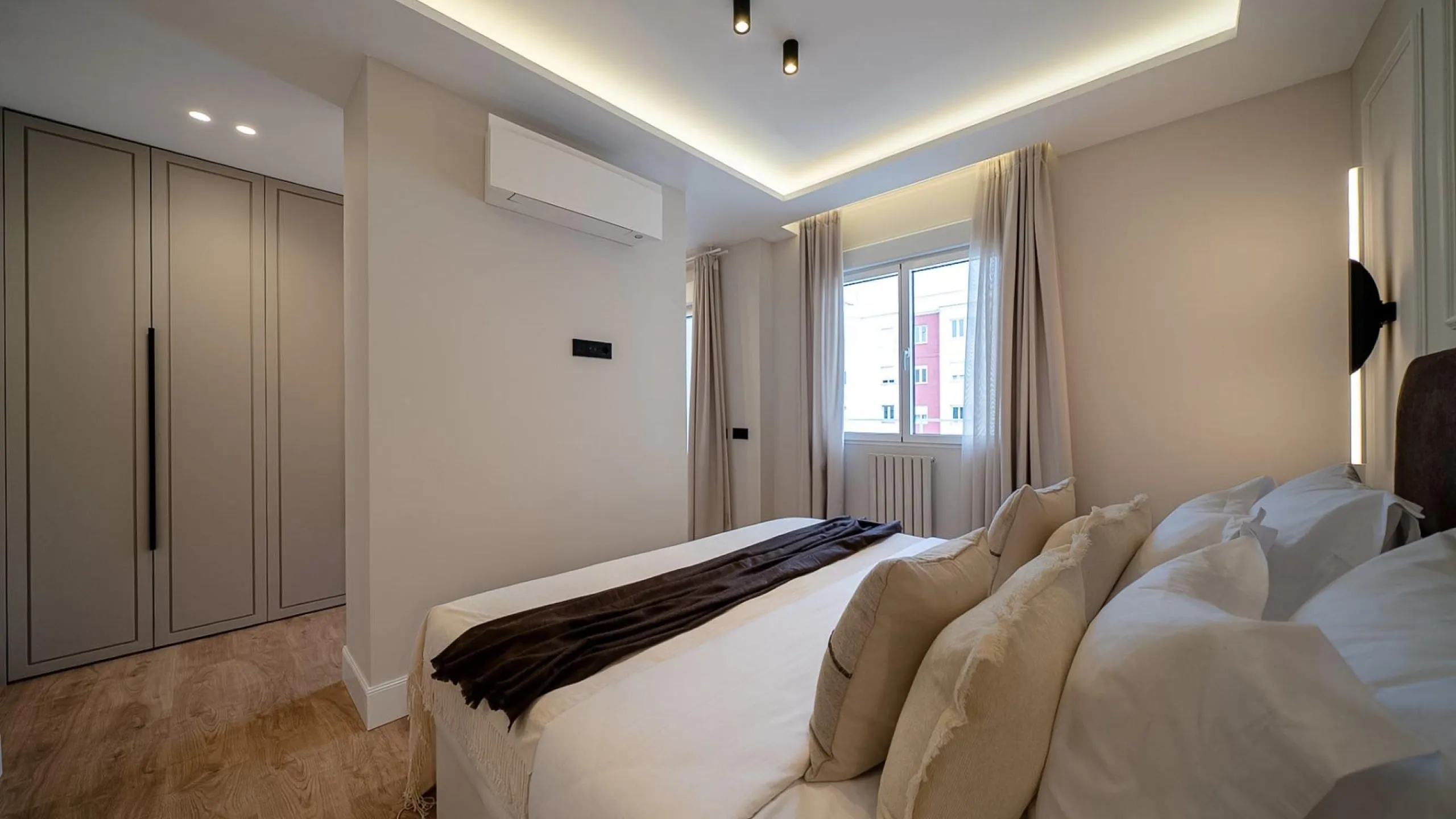 RENOVATED APARTMENT WITH TERRACE IN GOYA – SALAMANCA DISTRICT