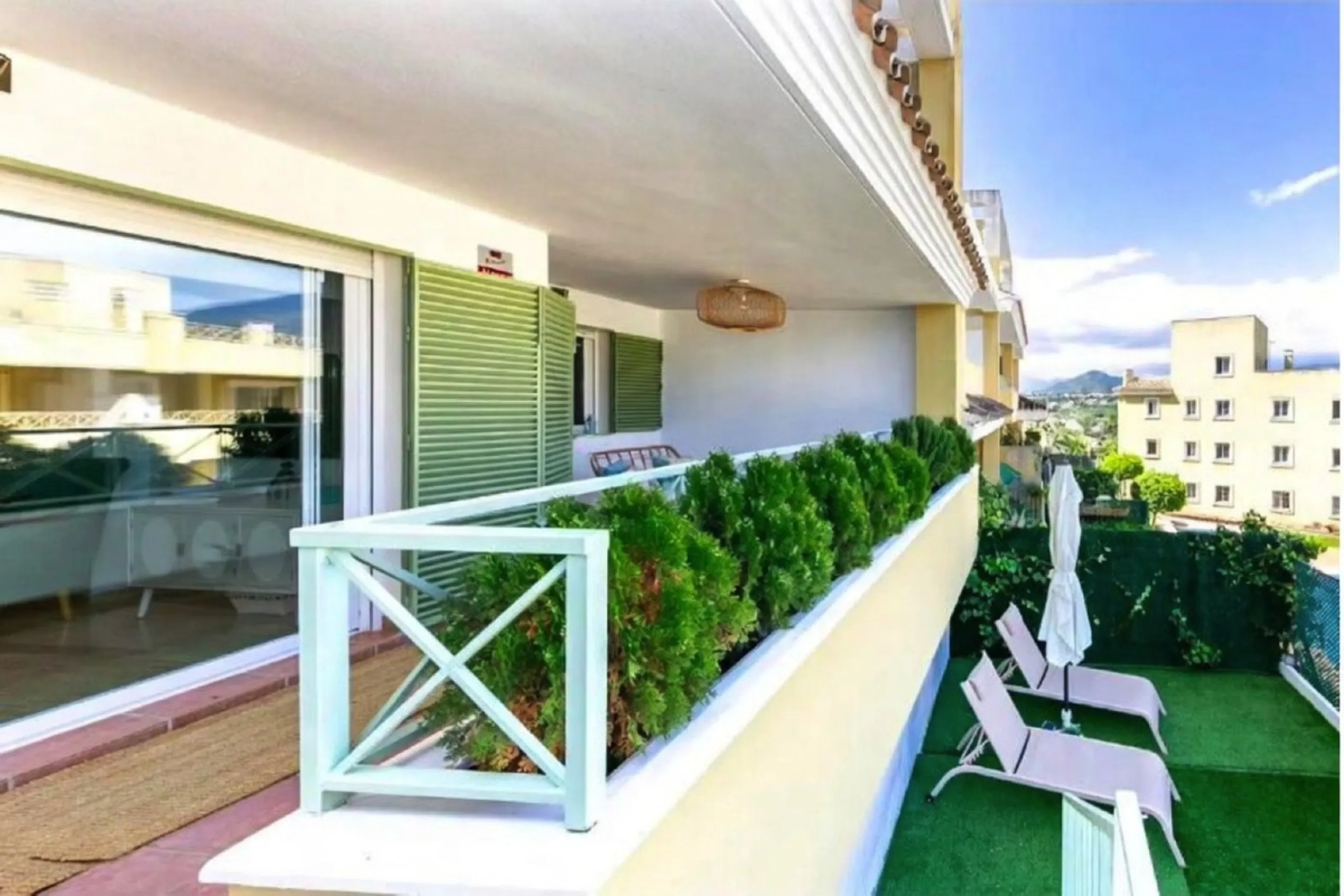 Erdgeschosswohnung mit gültiger Ferienvermietungslizenz – Las Brisas, Nueva Andalucía, Marbella