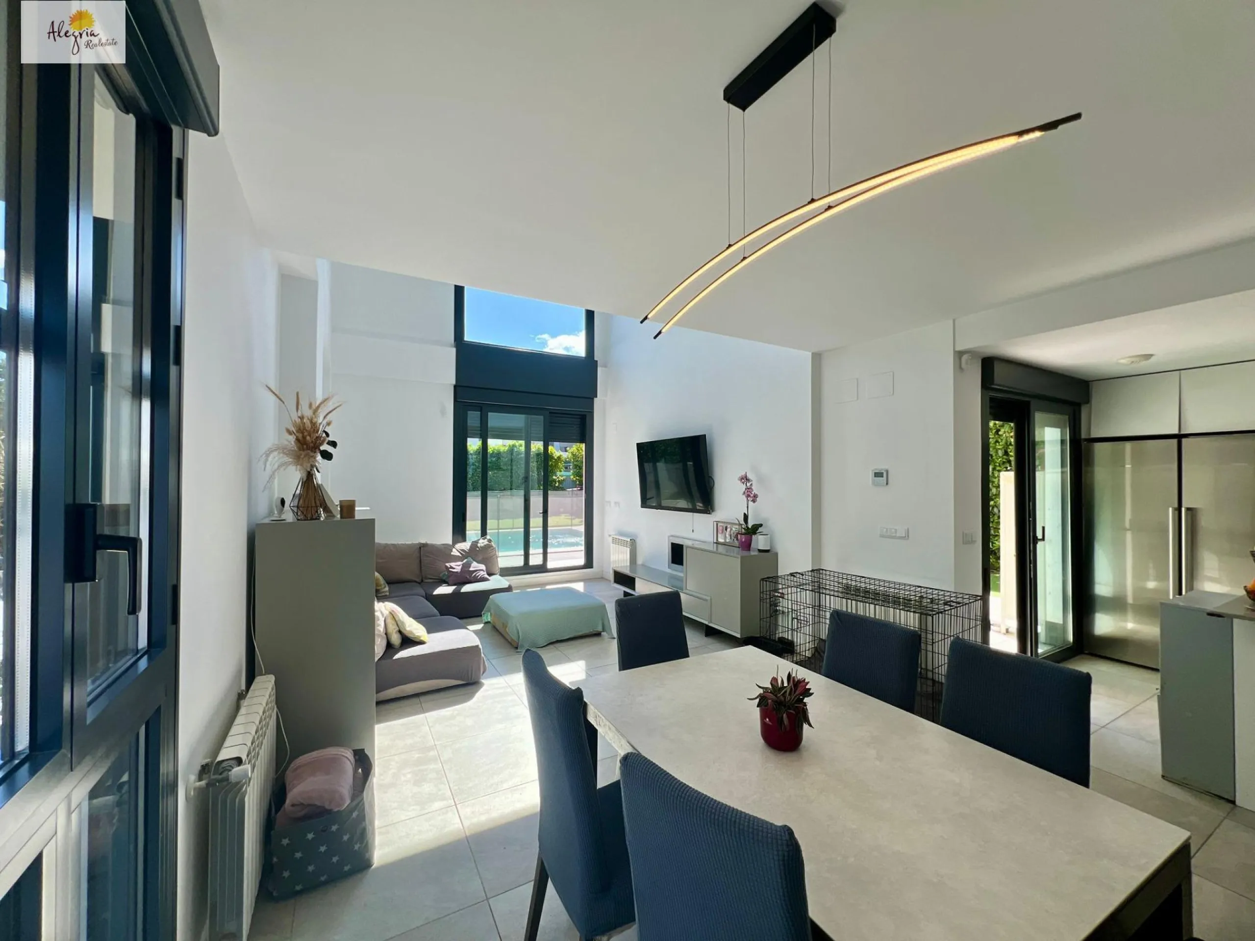 !!! EXCELENTE VILLA AL LADO DE CAMPO GOLF