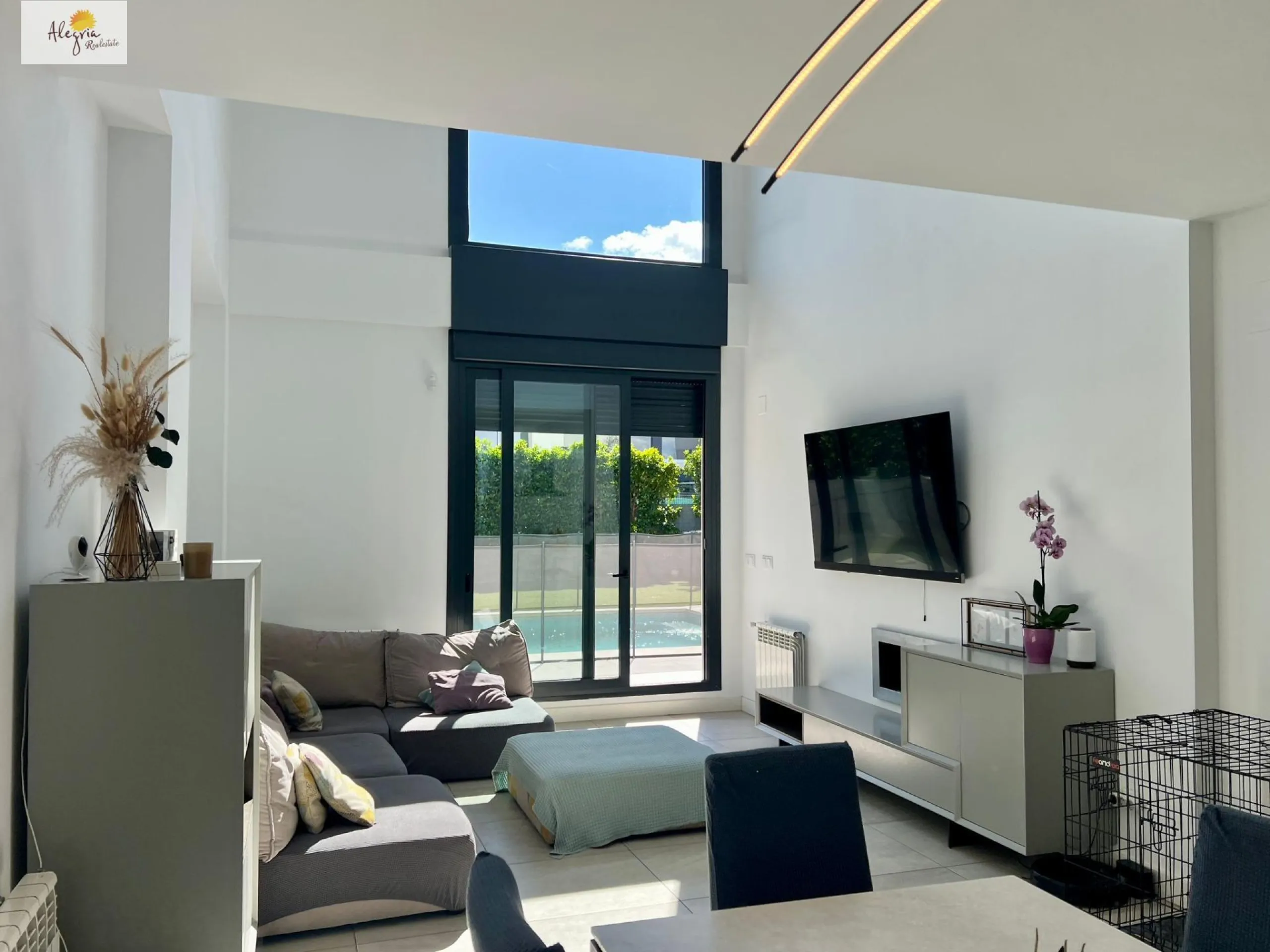 !!! EXCELENTE VILLA AL LADO DE CAMPO GOLF