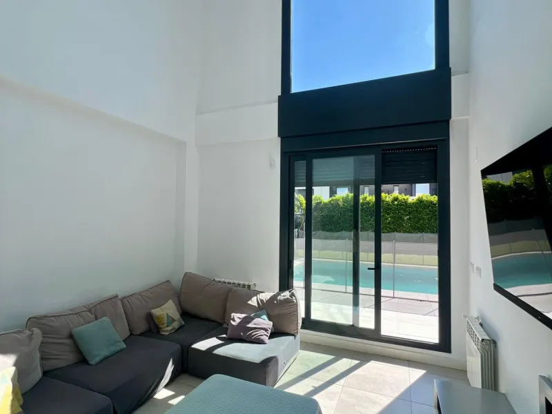!!! EXCELENTE VILLA AL LADO DE CAMPO GOLF