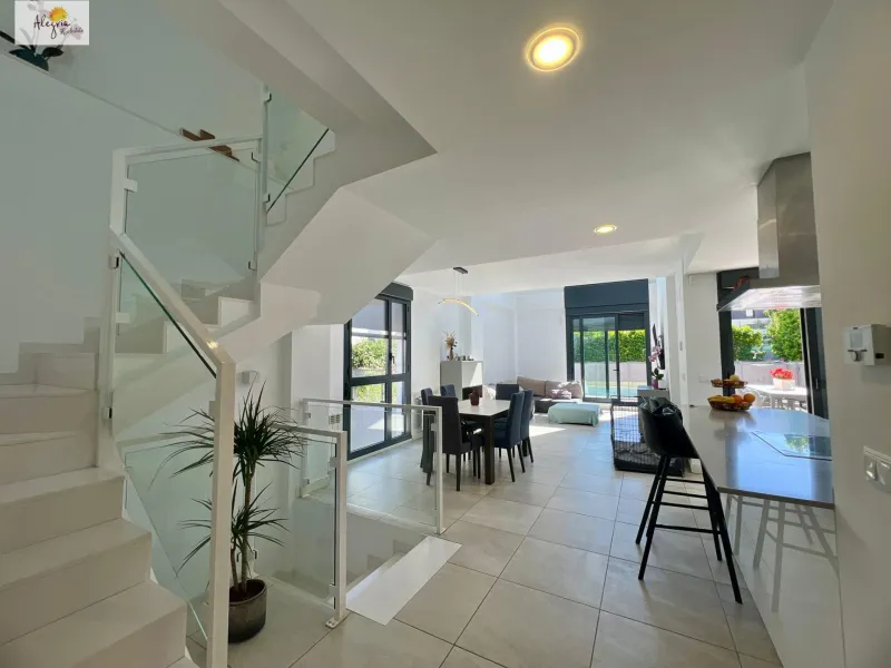 !!! EXCELENTE VILLA AL LADO DE CAMPO GOLF