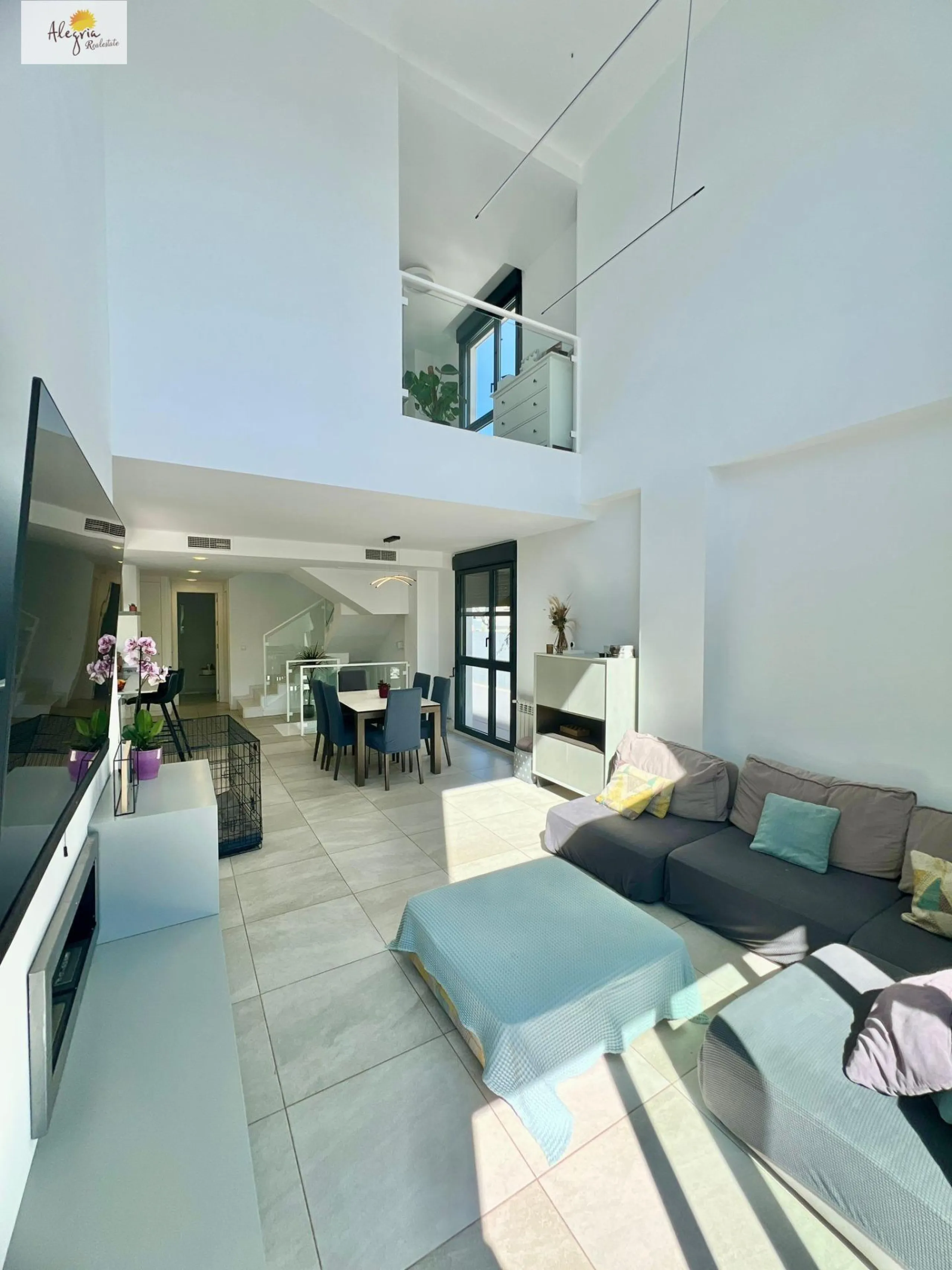 !!! EXCELENTE VILLA AL LADO DE CAMPO GOLF