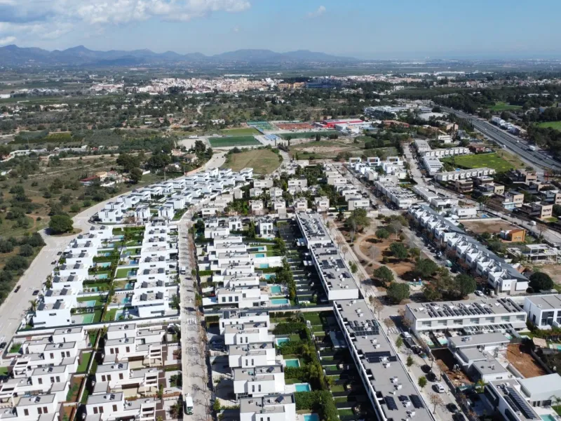 !!! EXCELENTE VILLA AL LADO DE CAMPO GOLF