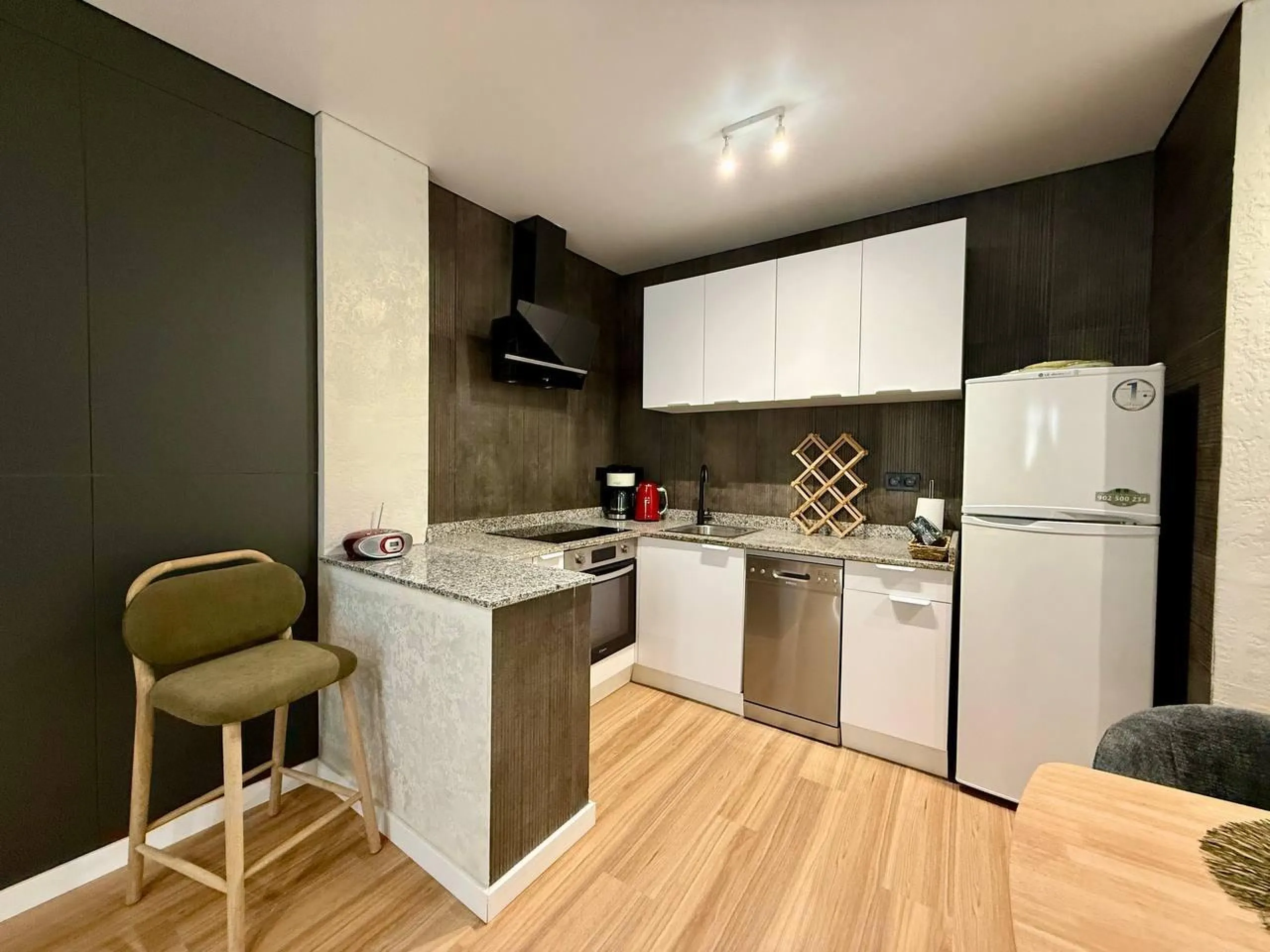 Exclusivo 1 dormitorio y 1 baño apartamento en Avenida Habaneras con reforma, 300 m. de la playa
