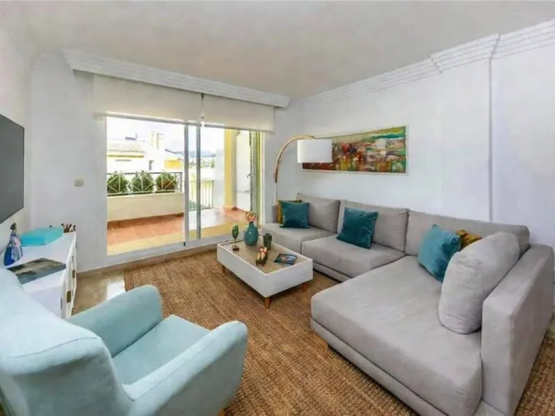 Erdgeschosswohnung mit gültiger Ferienvermietungslizenz – Las Brisas, Nueva Andalucía, Marbella