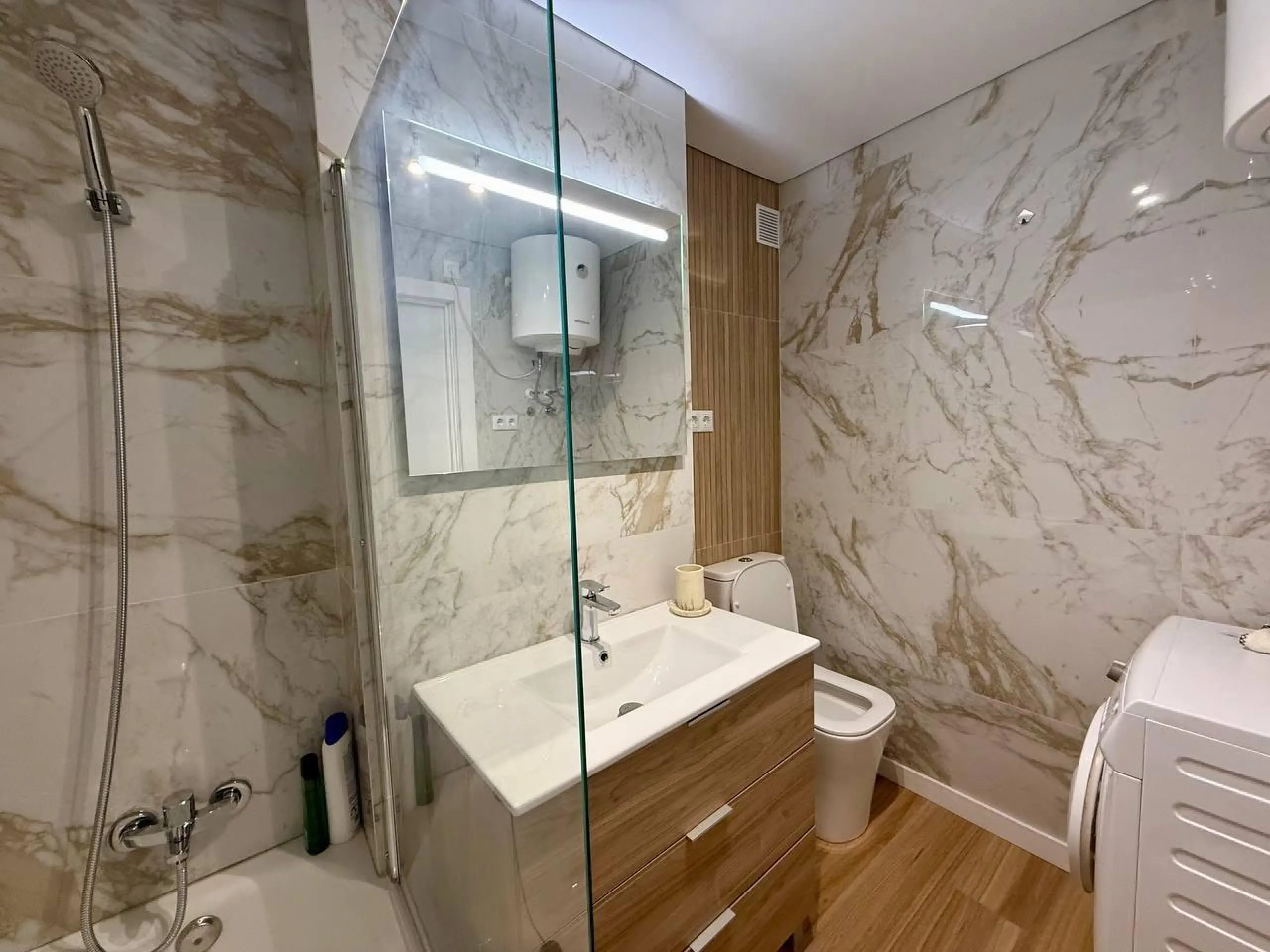 Exclusivo 1 dormitorio y 1 baño apartamento en Avenida Habaneras con reforma, 300 m. de la playa