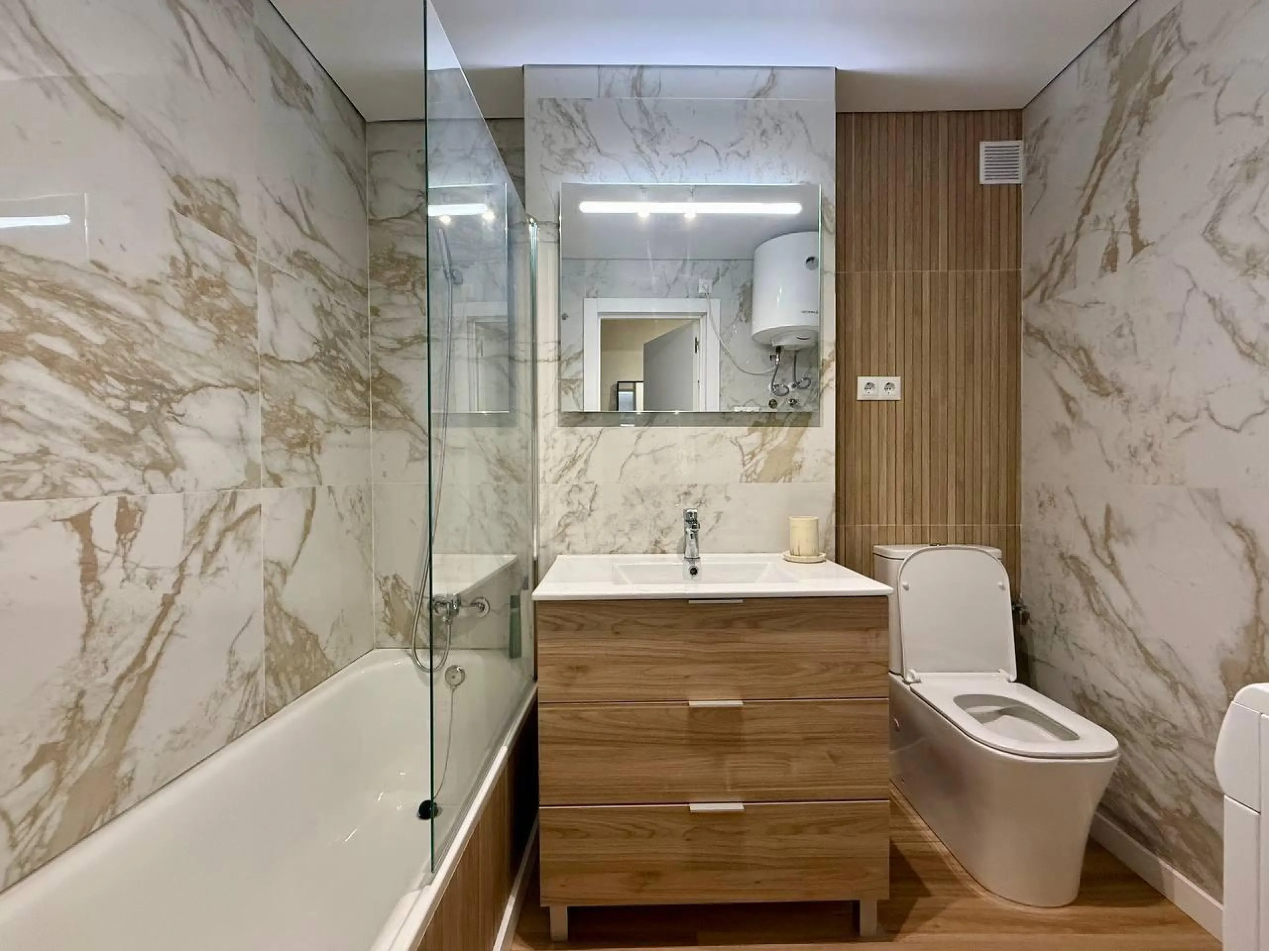 Exclusivo 1 dormitorio y 1 baño apartamento en Avenida Habaneras con reforma, 300 m. de la playa