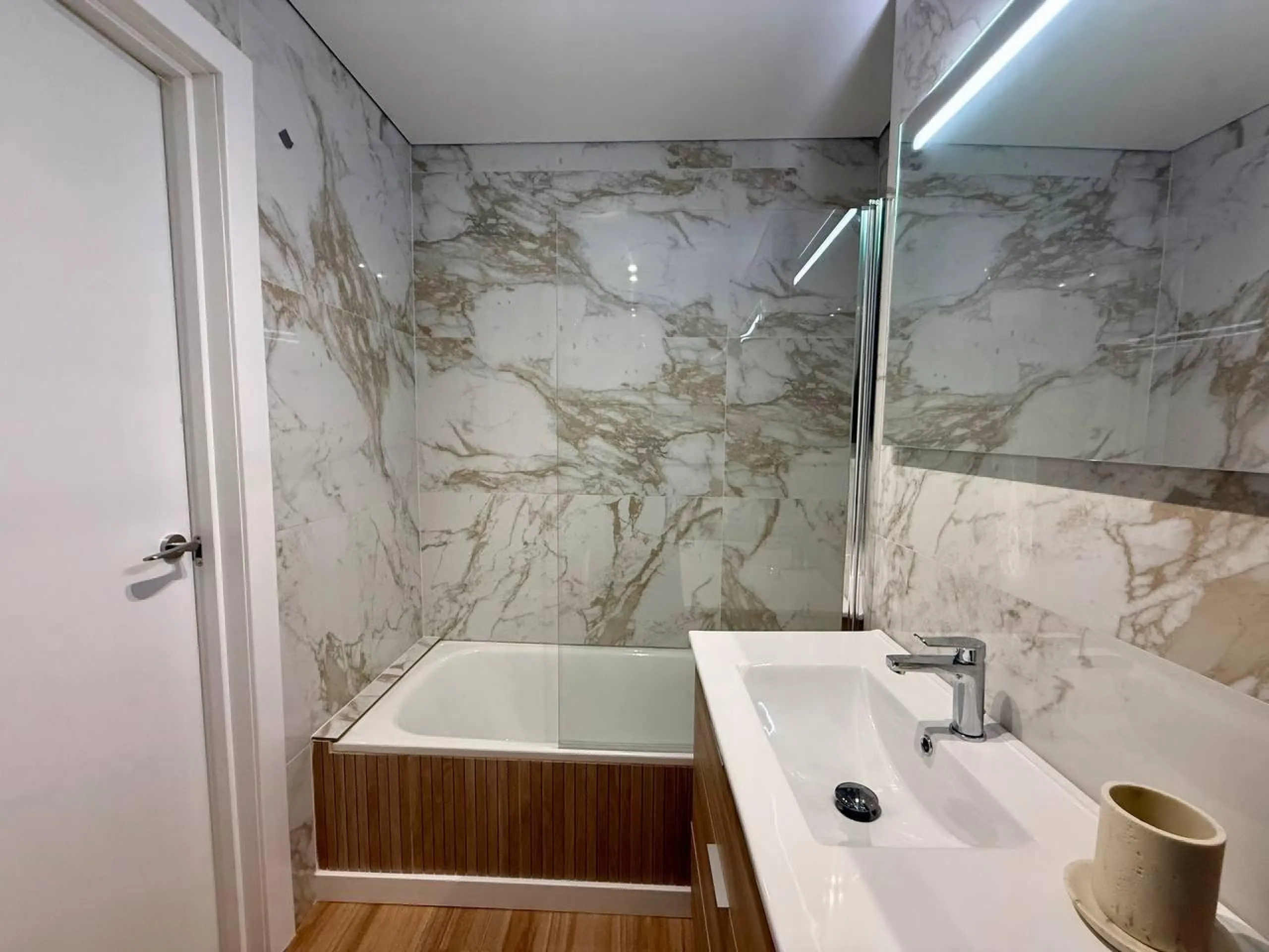 Exclusivo 1 dormitorio y 1 baño apartamento en Avenida Habaneras con reforma, 300 m. de la playa