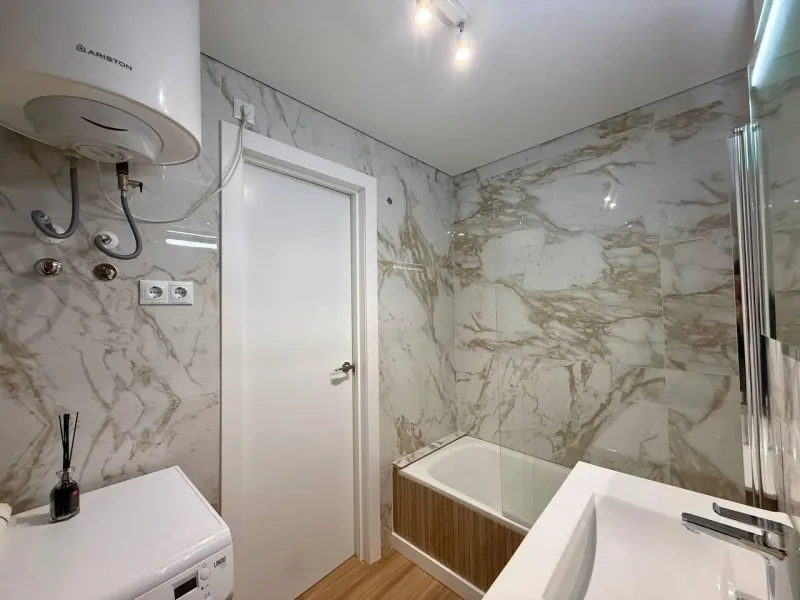 Exclusivo 1 dormitorio y 1 baño apartamento en Avenida Habaneras con reforma, 300 m. de la playa
