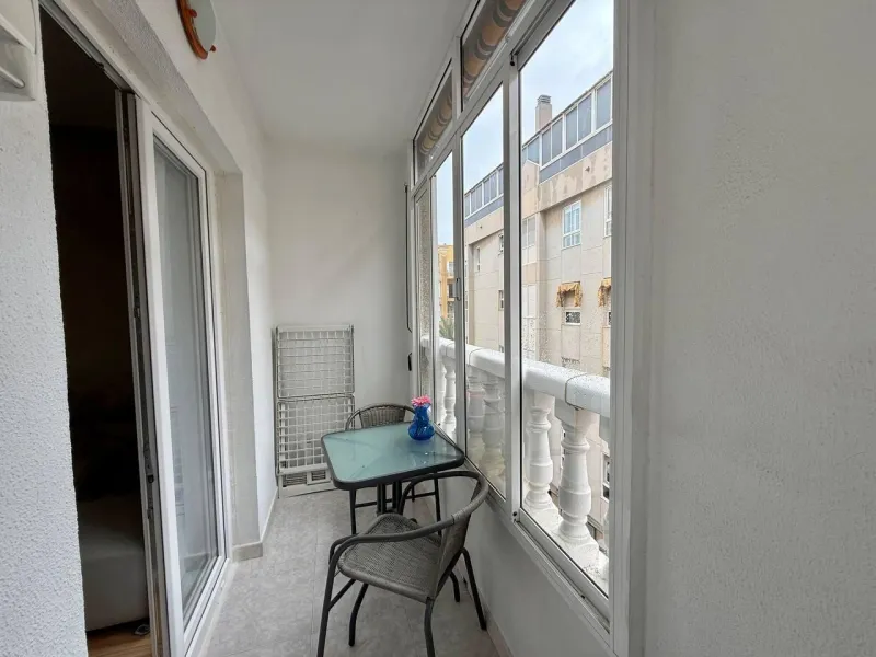 Exclusivo 1 dormitorio y 1 baño apartamento en Avenida Habaneras con reforma, 300 m. de la playa