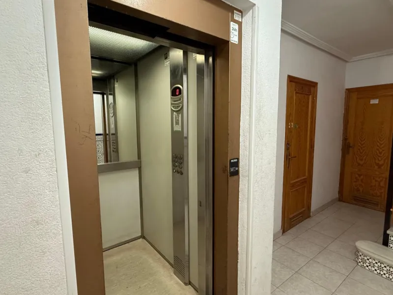 Exclusivo 1 dormitorio y 1 baño apartamento en Avenida Habaneras con reforma, 300 m. de la playa