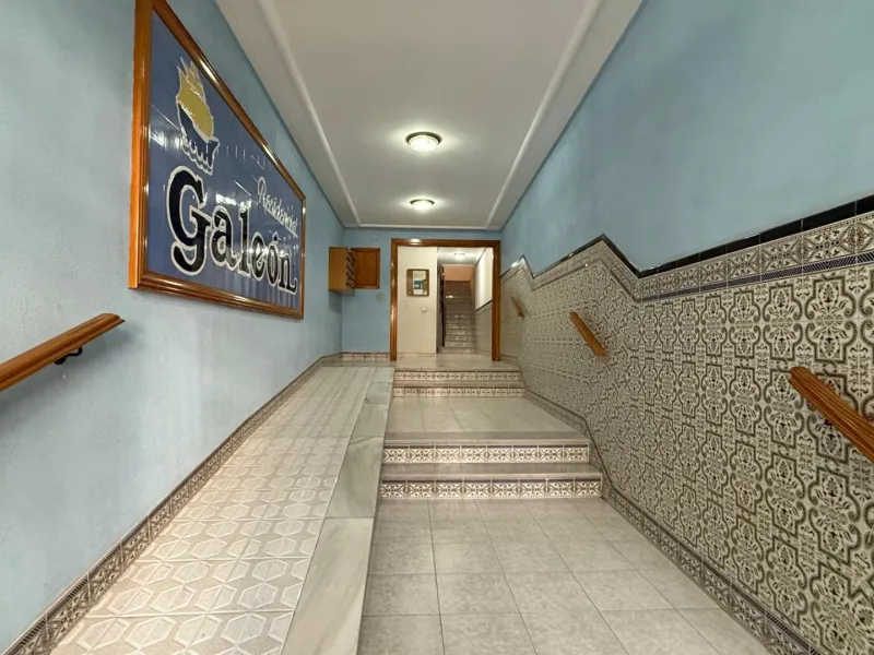 Exclusivo 1 dormitorio y 1 baño apartamento en Avenida Habaneras con reforma, 300 m. de la playa