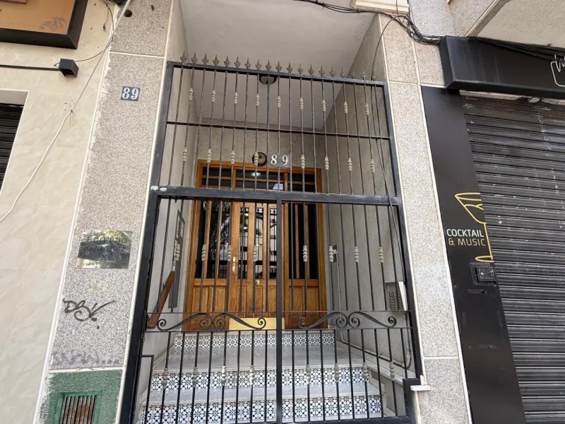 Exclusivo 1 dormitorio y 1 baño apartamento en Avenida Habaneras con reforma, 300 m. de la playa