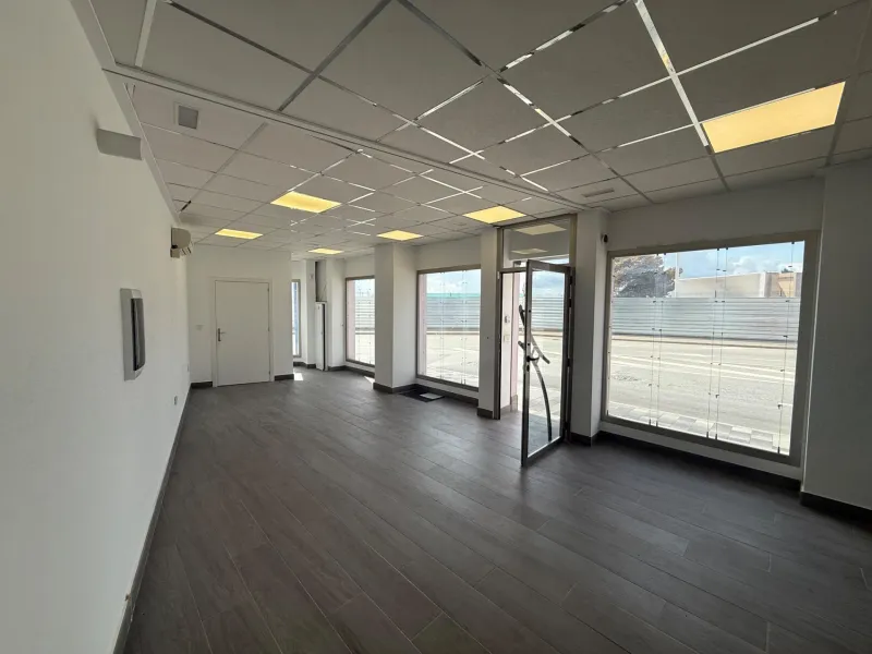 COMMERCIAL SPACE ON THE PROMENADE