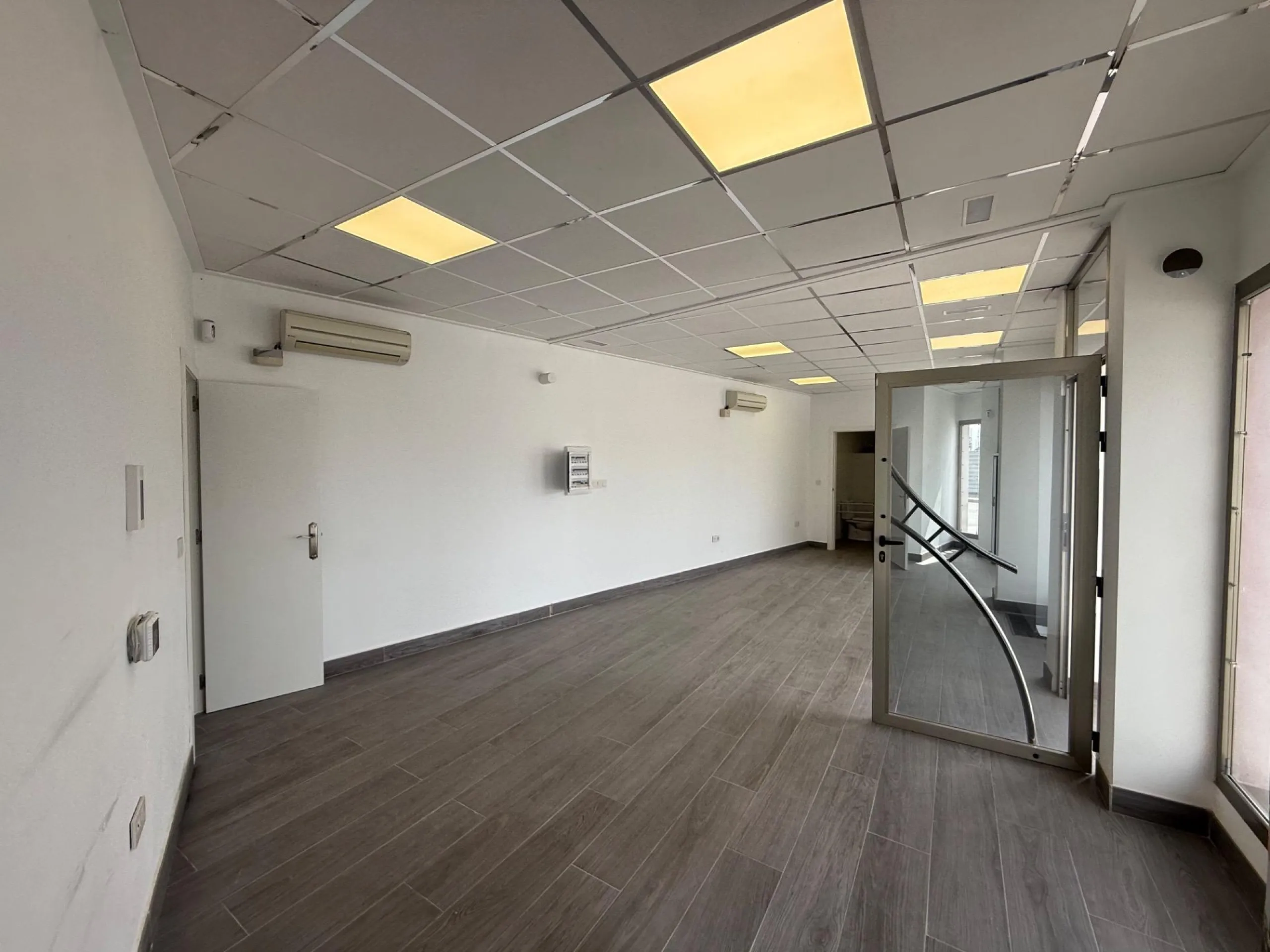 COMMERCIAL SPACE ON THE PROMENADE