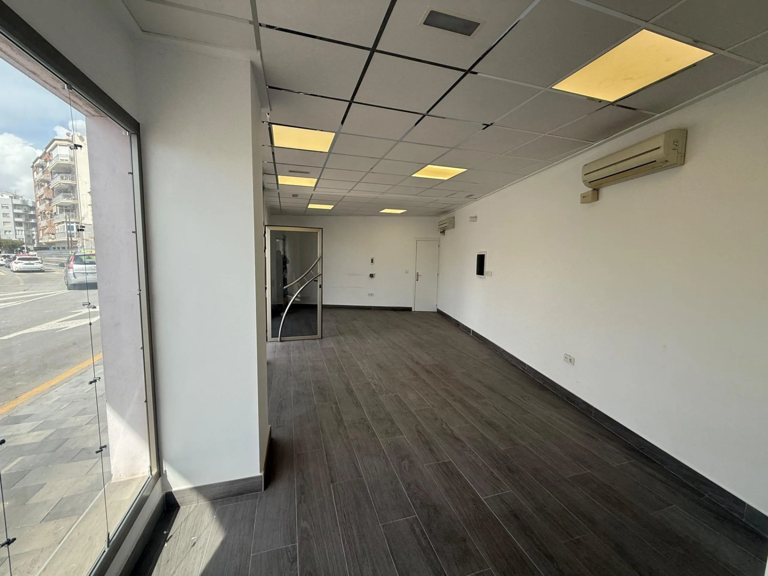 COMMERCIAL SPACE ON THE PROMENADE