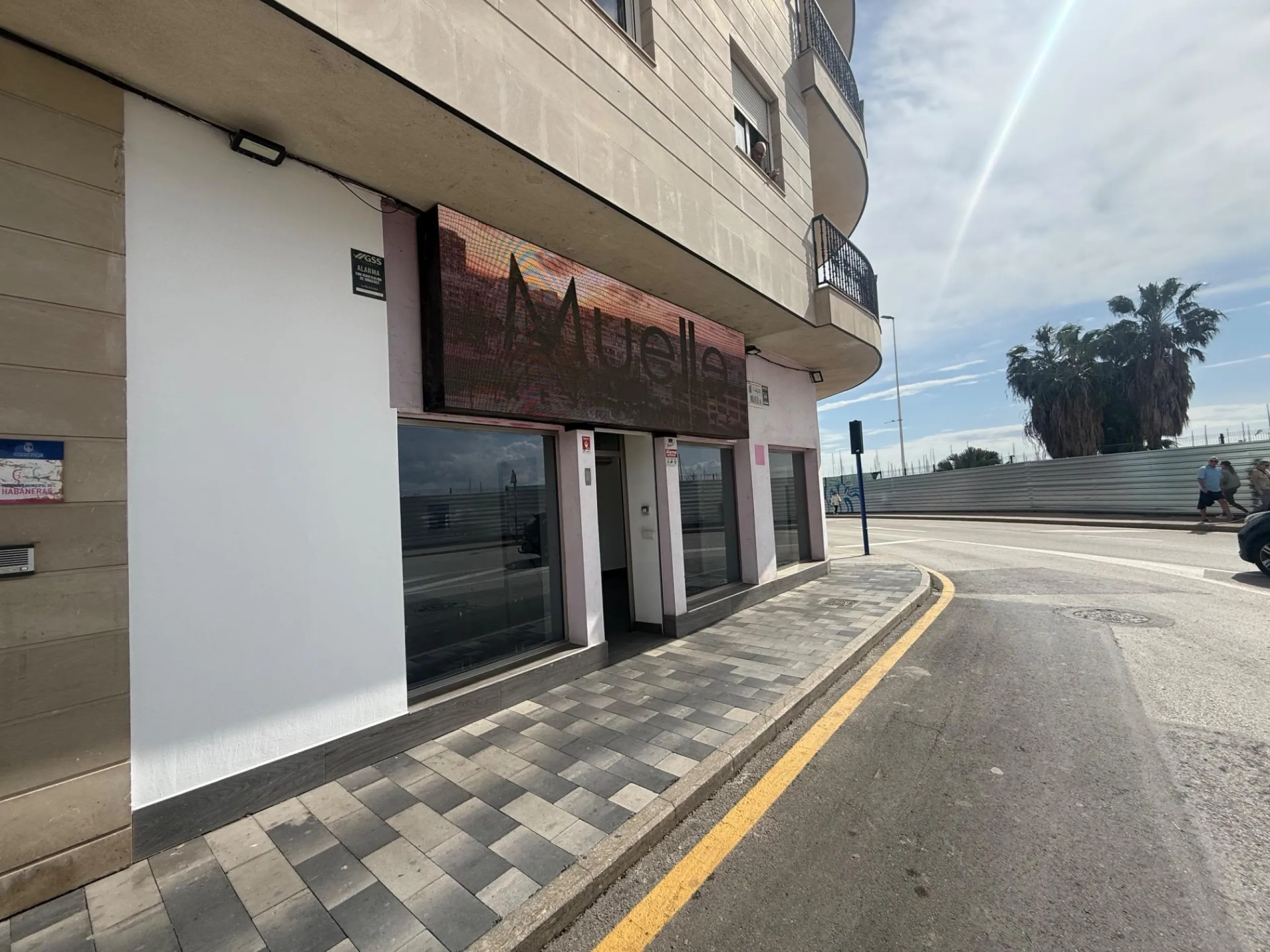 COMMERCIAL SPACE ON THE PROMENADE