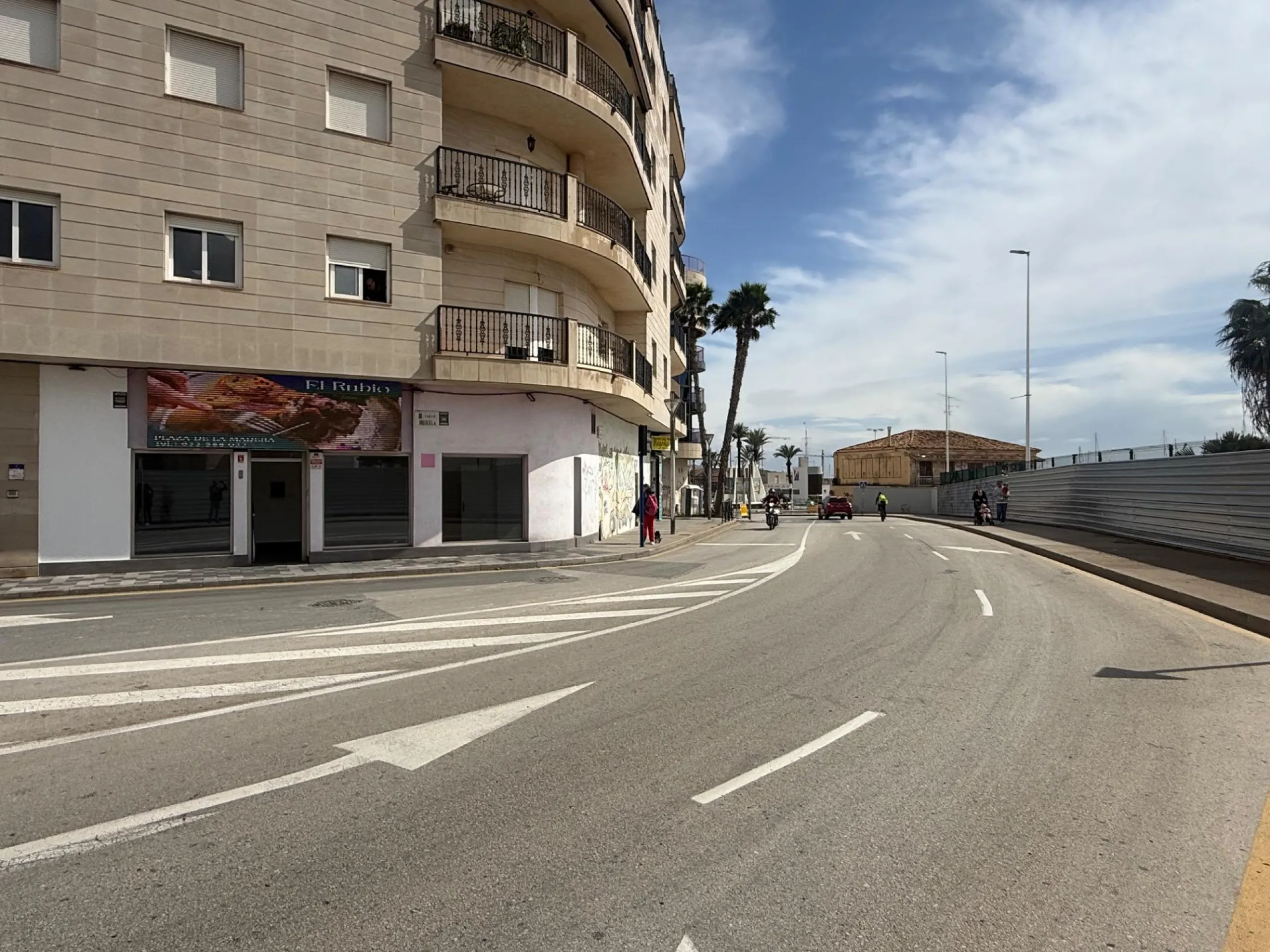 COMMERCIAL SPACE ON THE PROMENADE