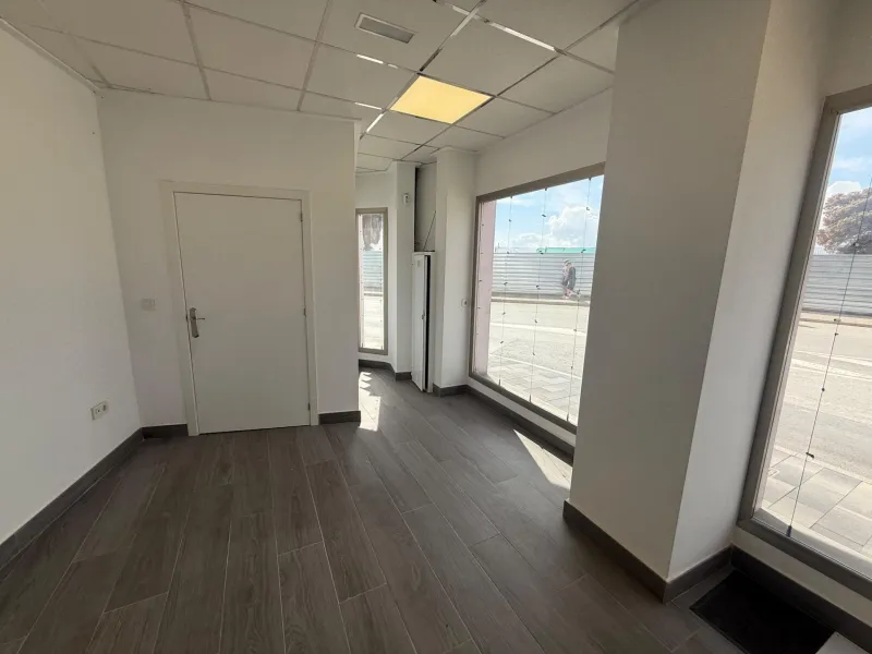 COMMERCIAL SPACE ON THE PROMENADE
