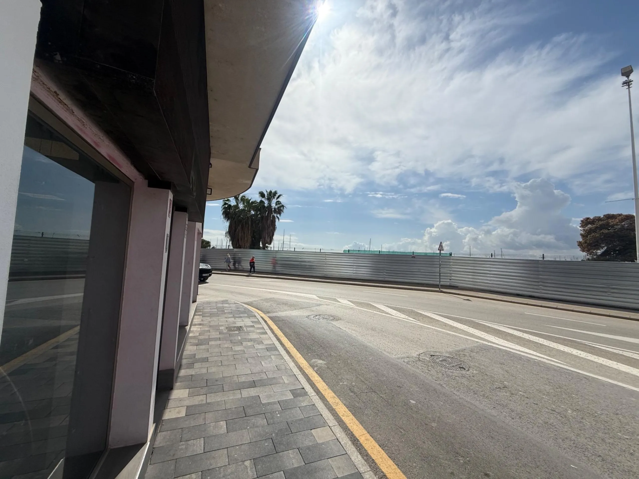 COMMERCIAL SPACE ON THE PROMENADE