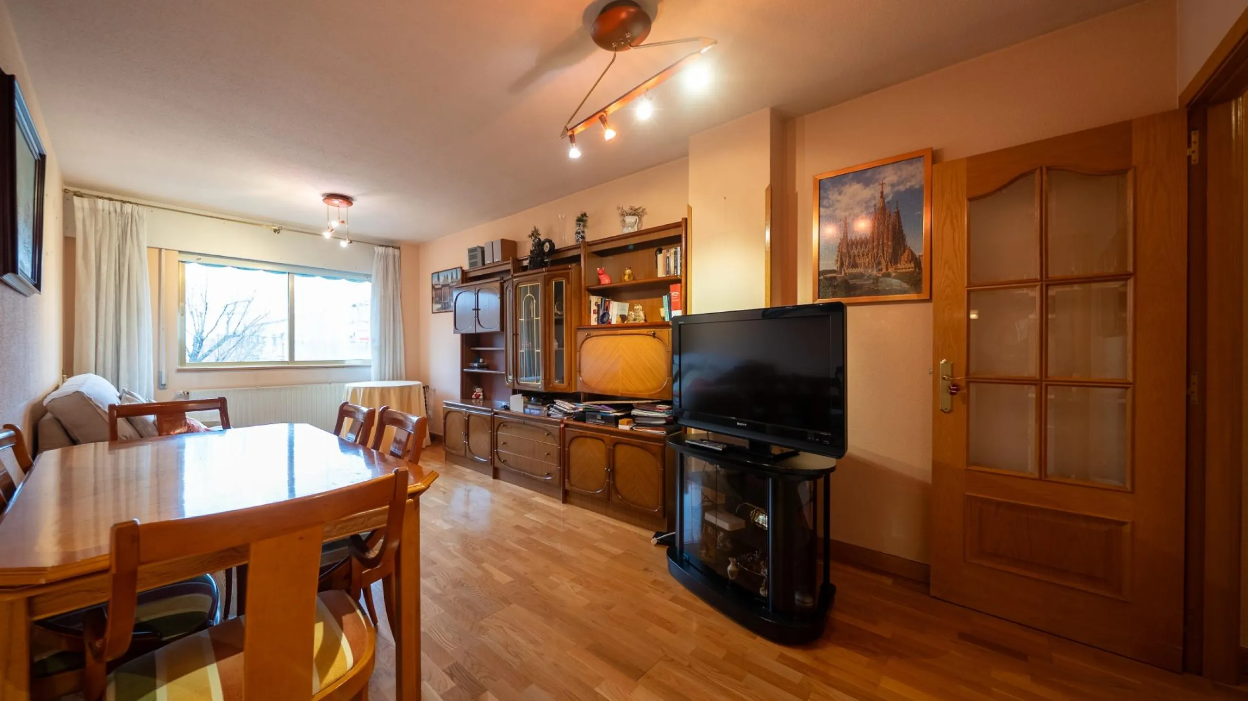 FANTASTIC EXTERIOR APARTMENT ON THE THIRD FLOOR IN TRES OLIVOS - VALVERDE, MADRID