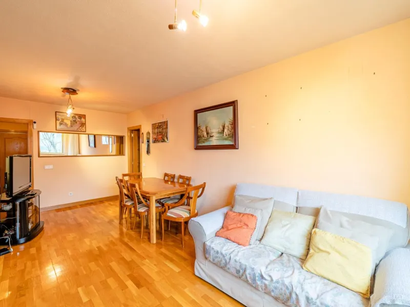 FANTASTIC EXTERIOR APARTMENT ON THE THIRD FLOOR IN TRES OLIVOS - VALVERDE, MADRID
