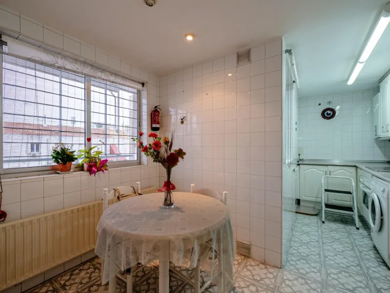 FANTASTIC EXTERIOR APARTMENT ON THE THIRD FLOOR IN TRES OLIVOS - VALVERDE, MADRID