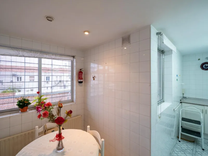 FANTASTIC EXTERIOR APARTMENT ON THE THIRD FLOOR IN TRES OLIVOS - VALVERDE, MADRID