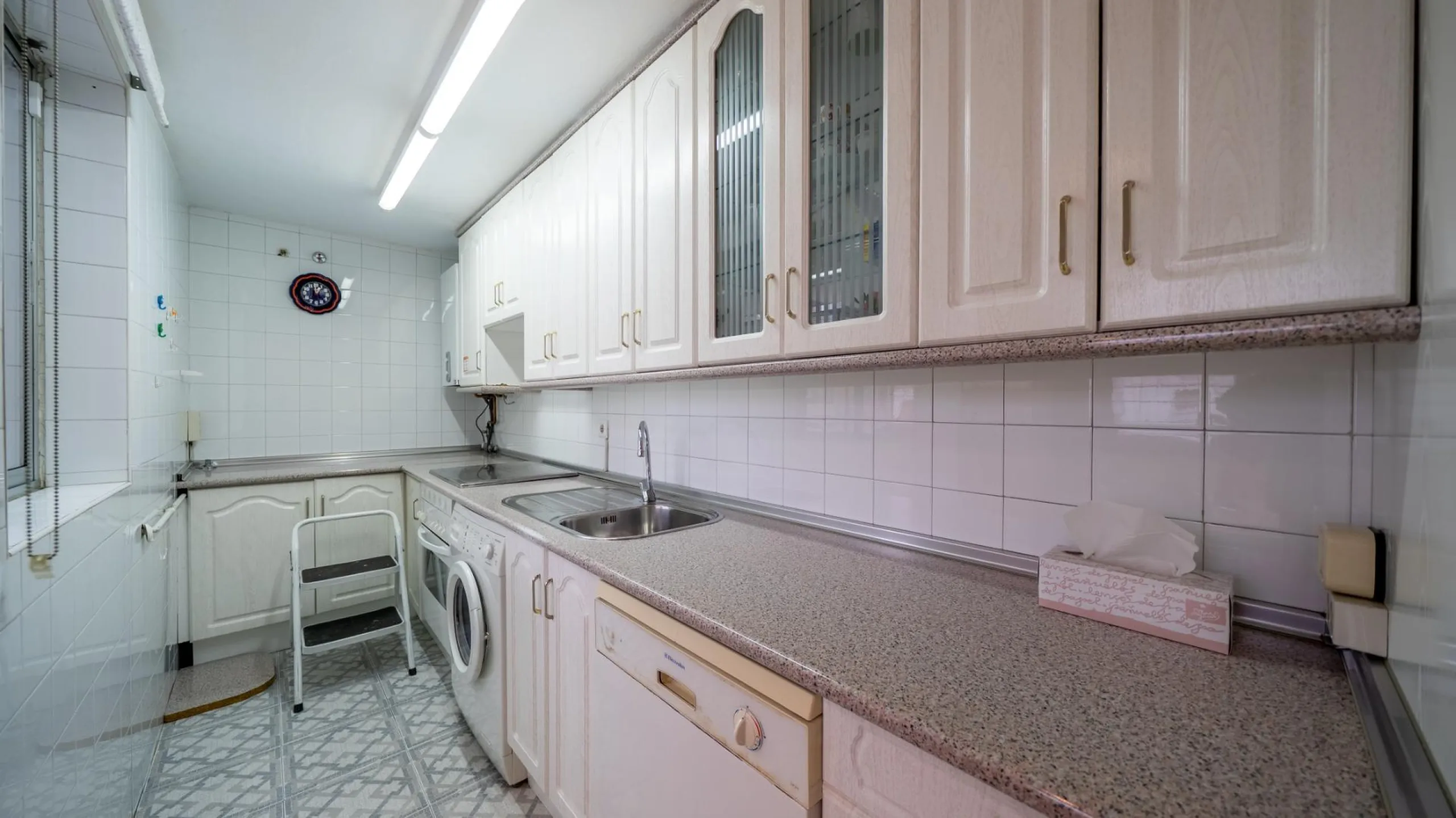 FANTASTIC EXTERIOR APARTMENT ON THE THIRD FLOOR IN TRES OLIVOS - VALVERDE, MADRID
