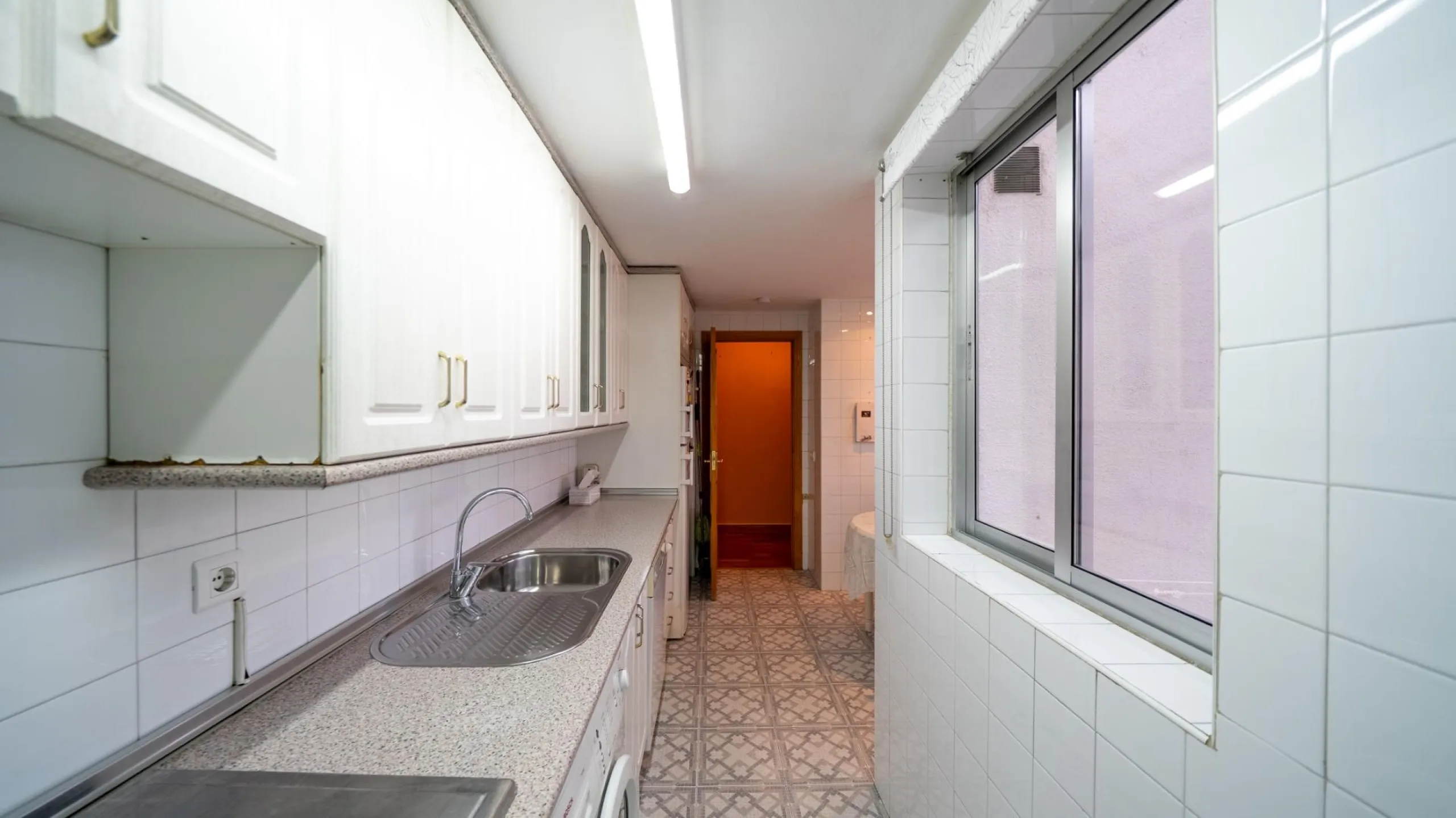 FANTASTIC EXTERIOR APARTMENT ON THE THIRD FLOOR IN TRES OLIVOS - VALVERDE, MADRID