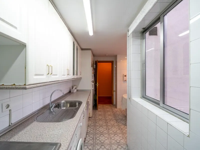 FANTASTIC EXTERIOR APARTMENT ON THE THIRD FLOOR IN TRES OLIVOS - VALVERDE, MADRID