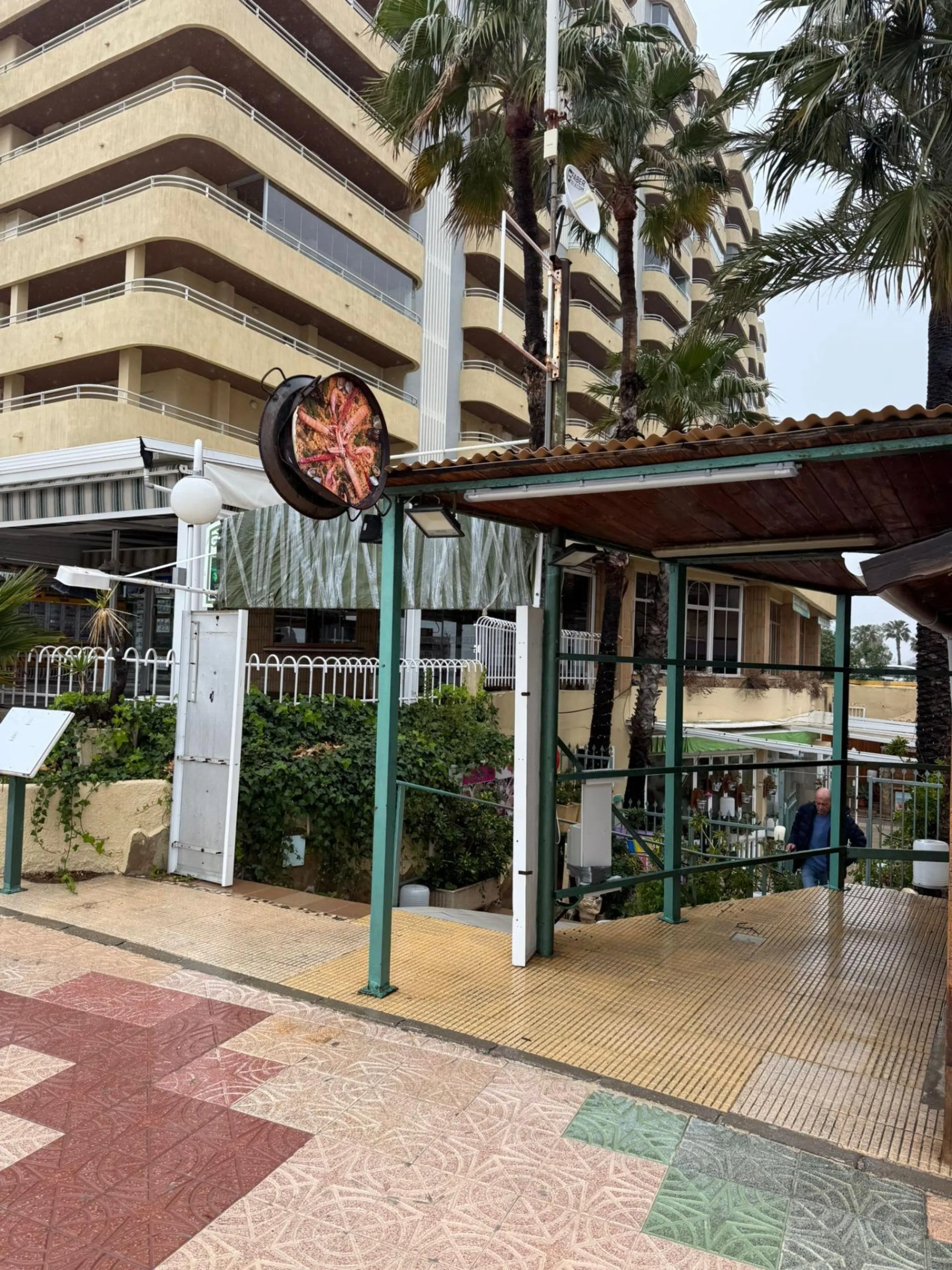 Restaurant on the Frontline of La Fosa Beach, Calpe – Business Ready to Start