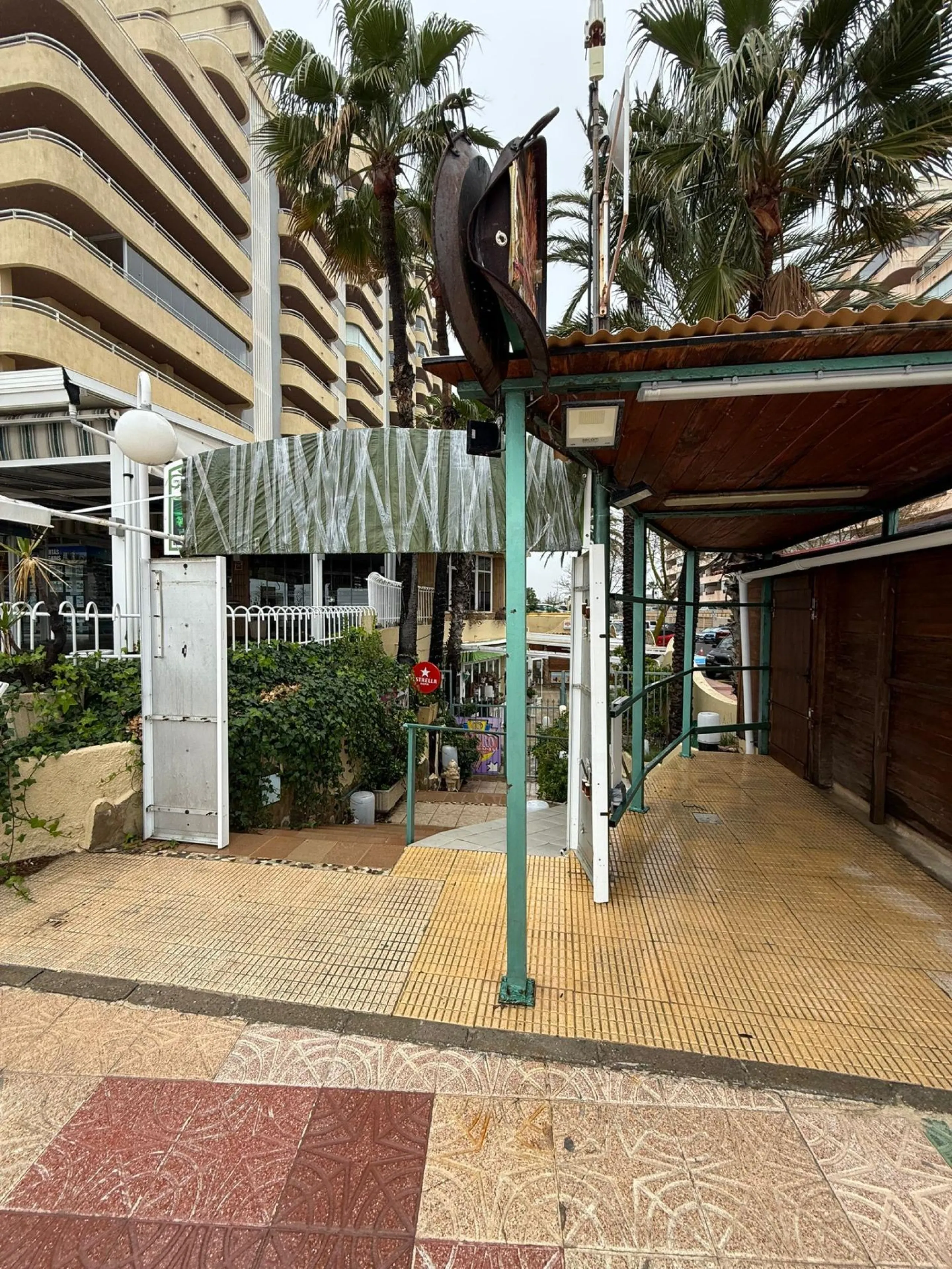 Restaurant on the Frontline of La Fosa Beach, Calpe – Business Ready to Start