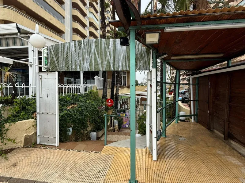 Restaurant on the Frontline of La Fosa Beach, Calpe – Business Ready to Start