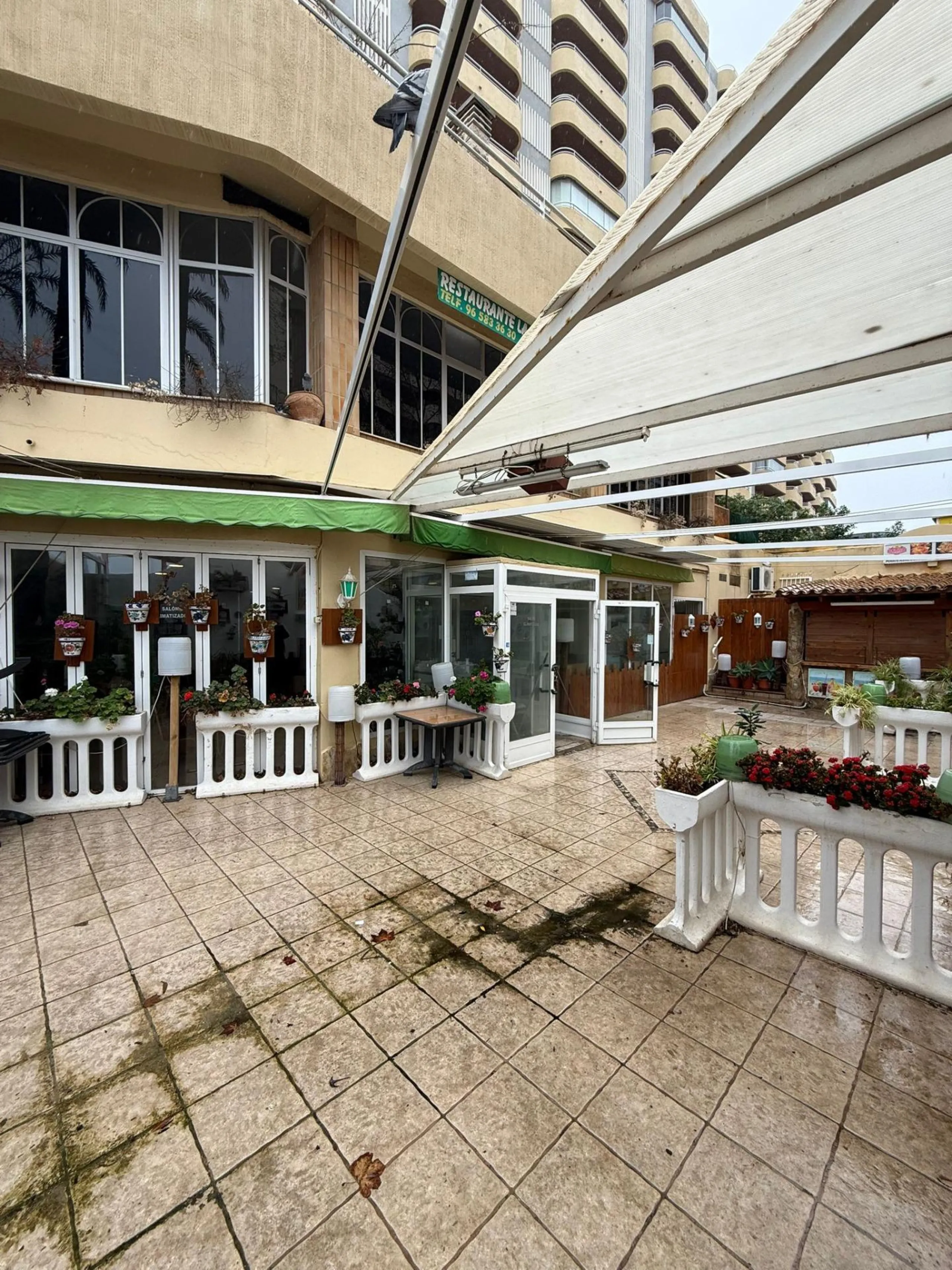 Restaurant on the Frontline of La Fosa Beach, Calpe – Business Ready to Start