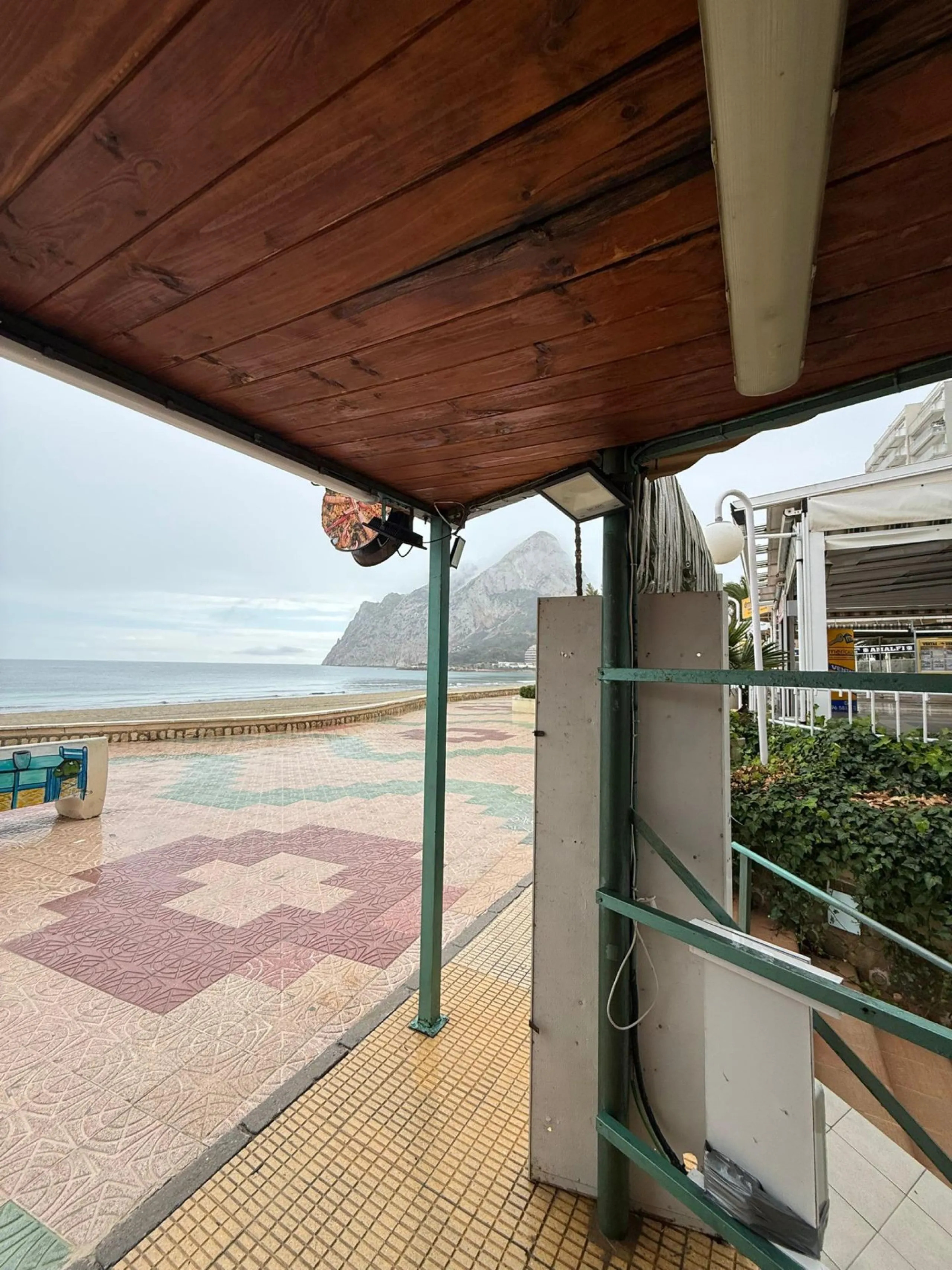 Restaurant on the Frontline of La Fosa Beach, Calpe – Business Ready to Start
