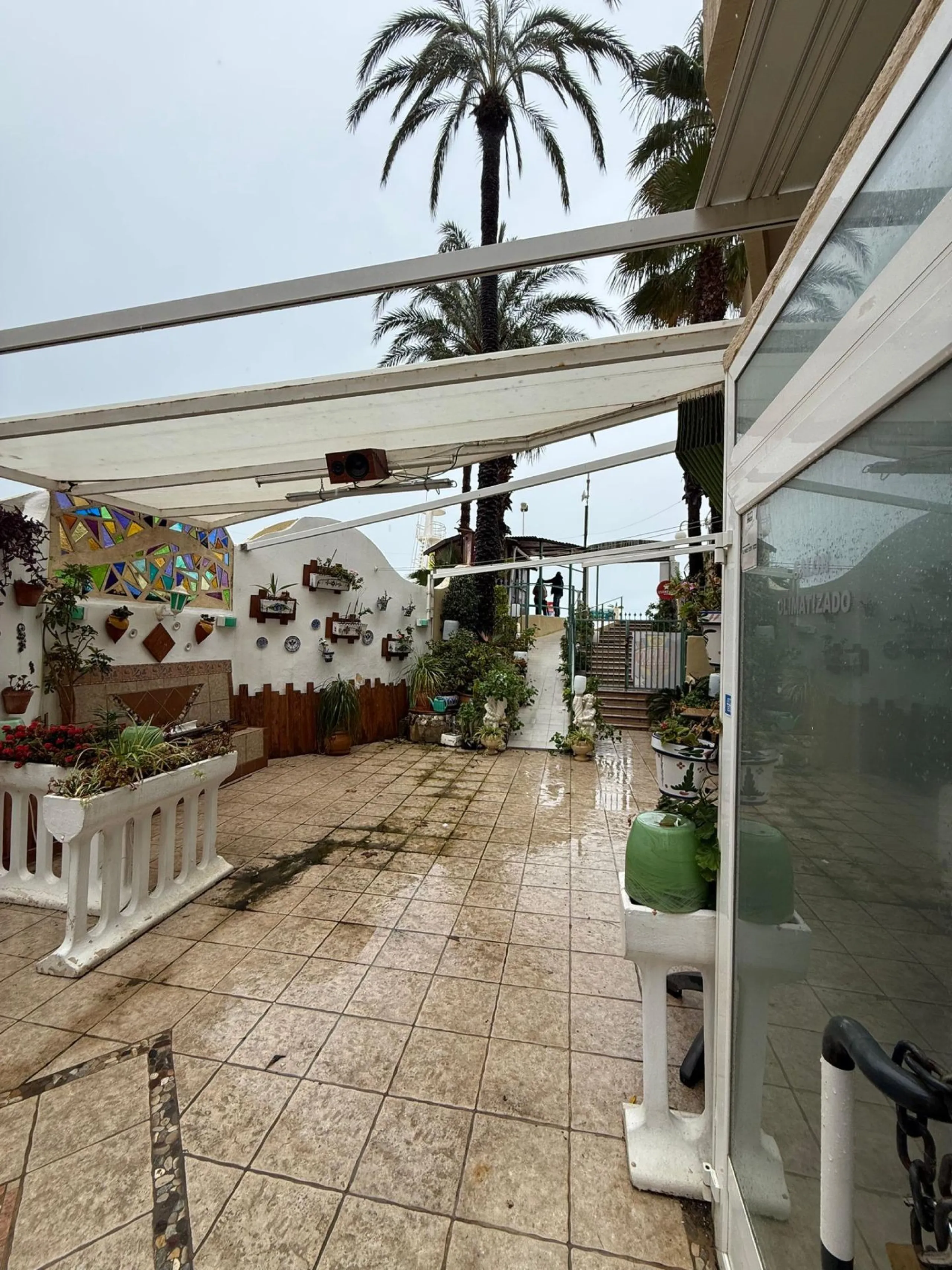 Restaurant on the Frontline of La Fosa Beach, Calpe – Business Ready to Start