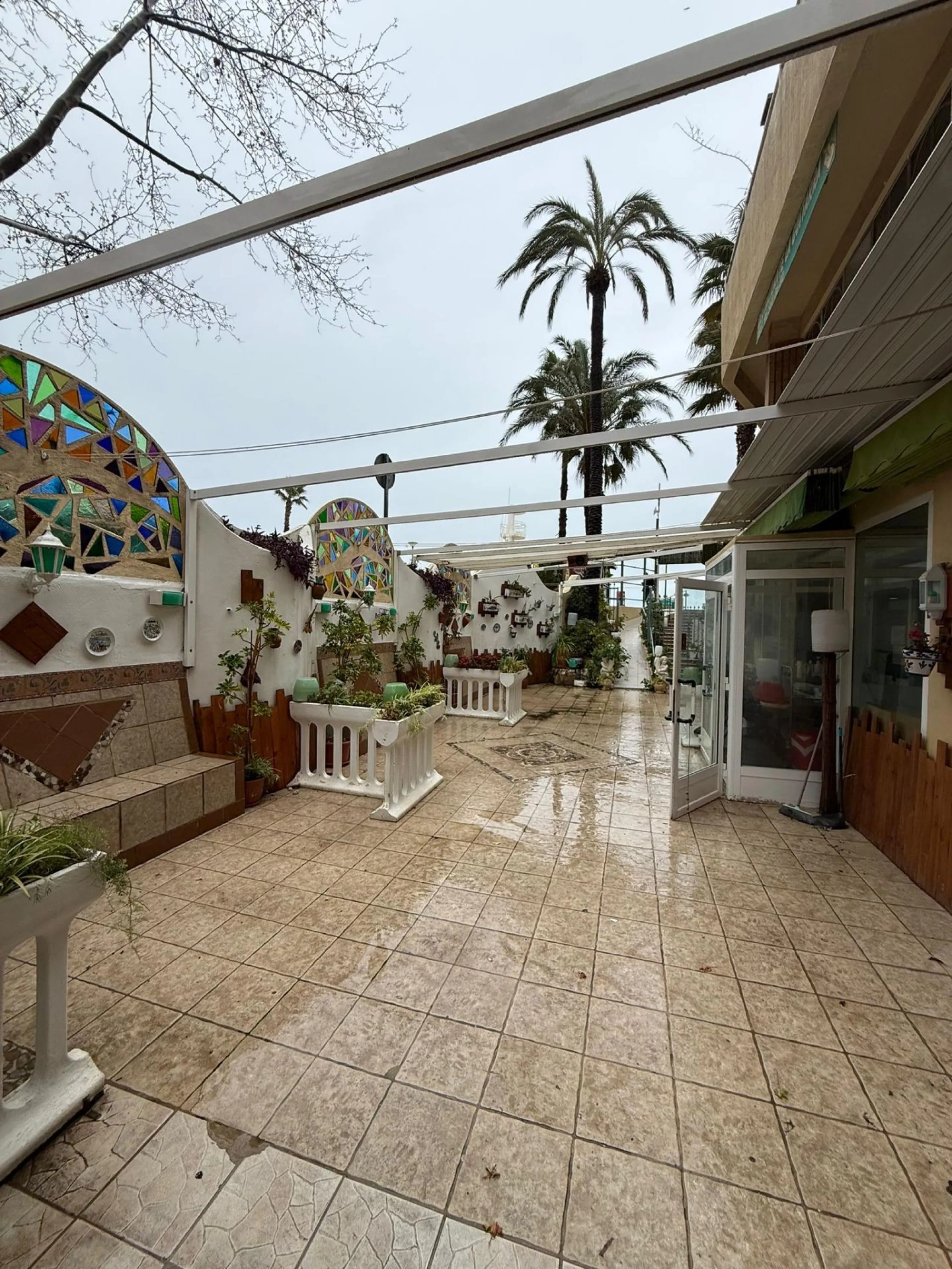 Restaurant on the Frontline of La Fosa Beach, Calpe – Business Ready to Start