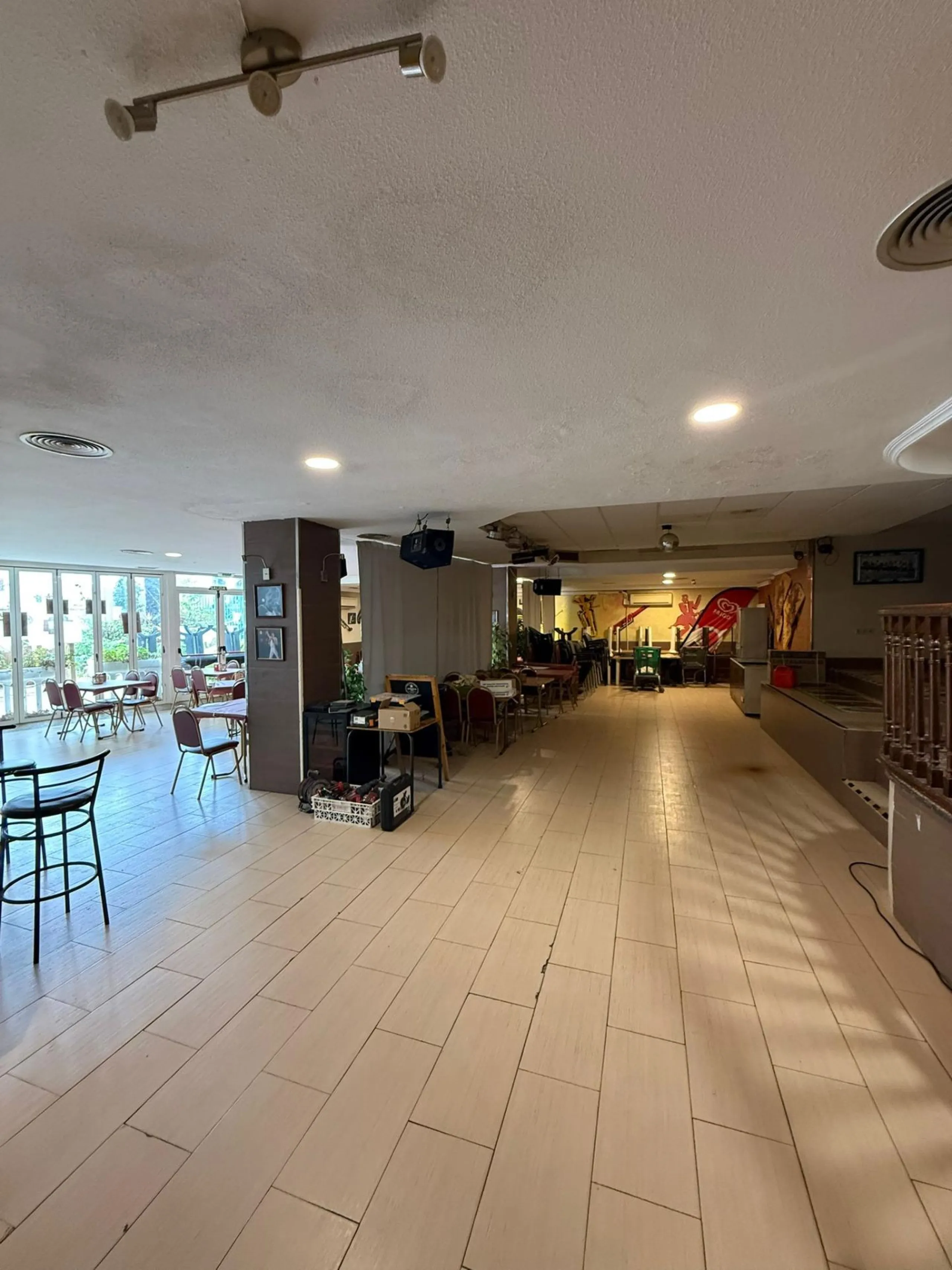 Restaurant on the Frontline of La Fosa Beach, Calpe – Business Ready to Start