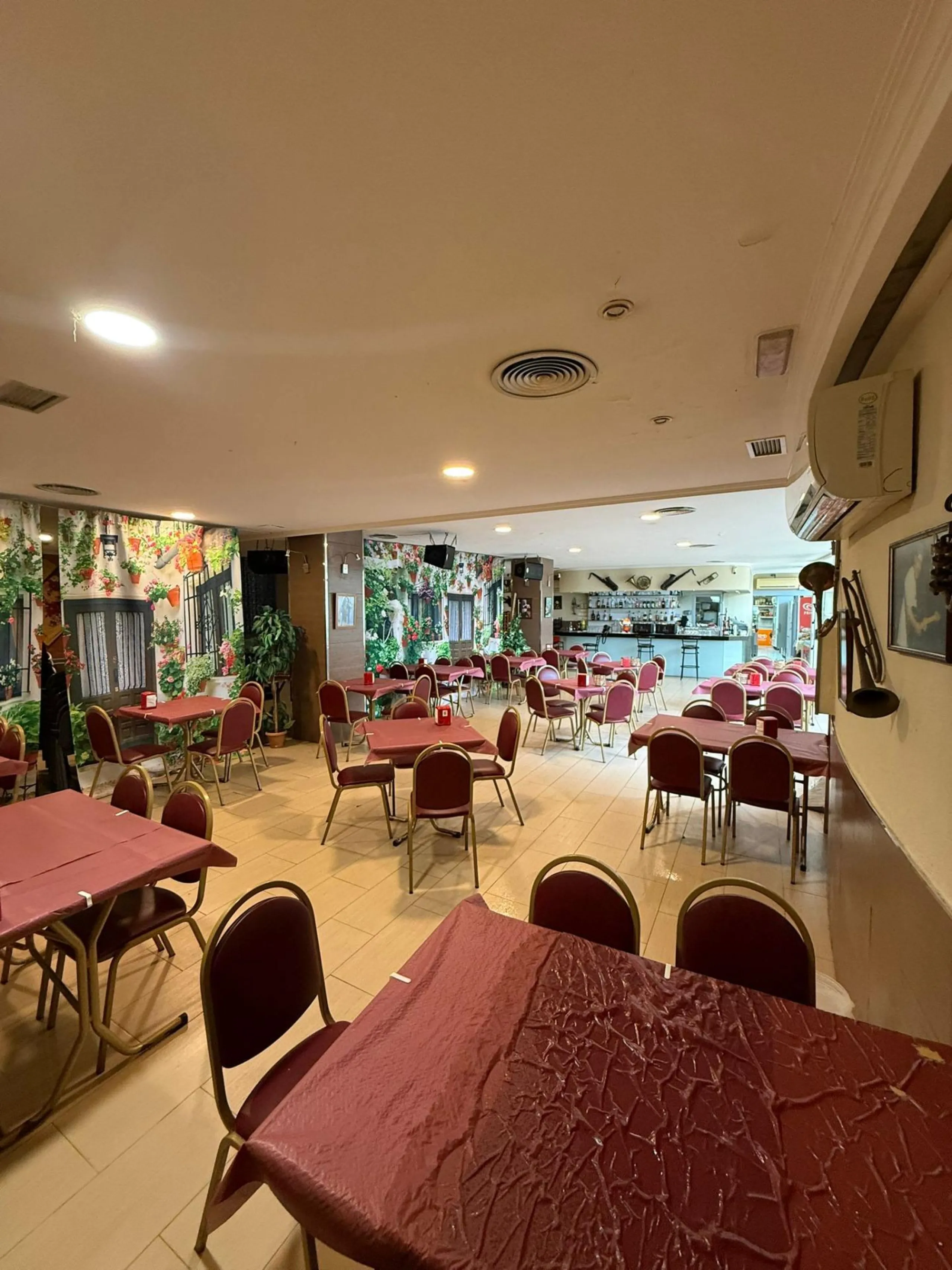 Restaurant on the Frontline of La Fosa Beach, Calpe – Business Ready to Start