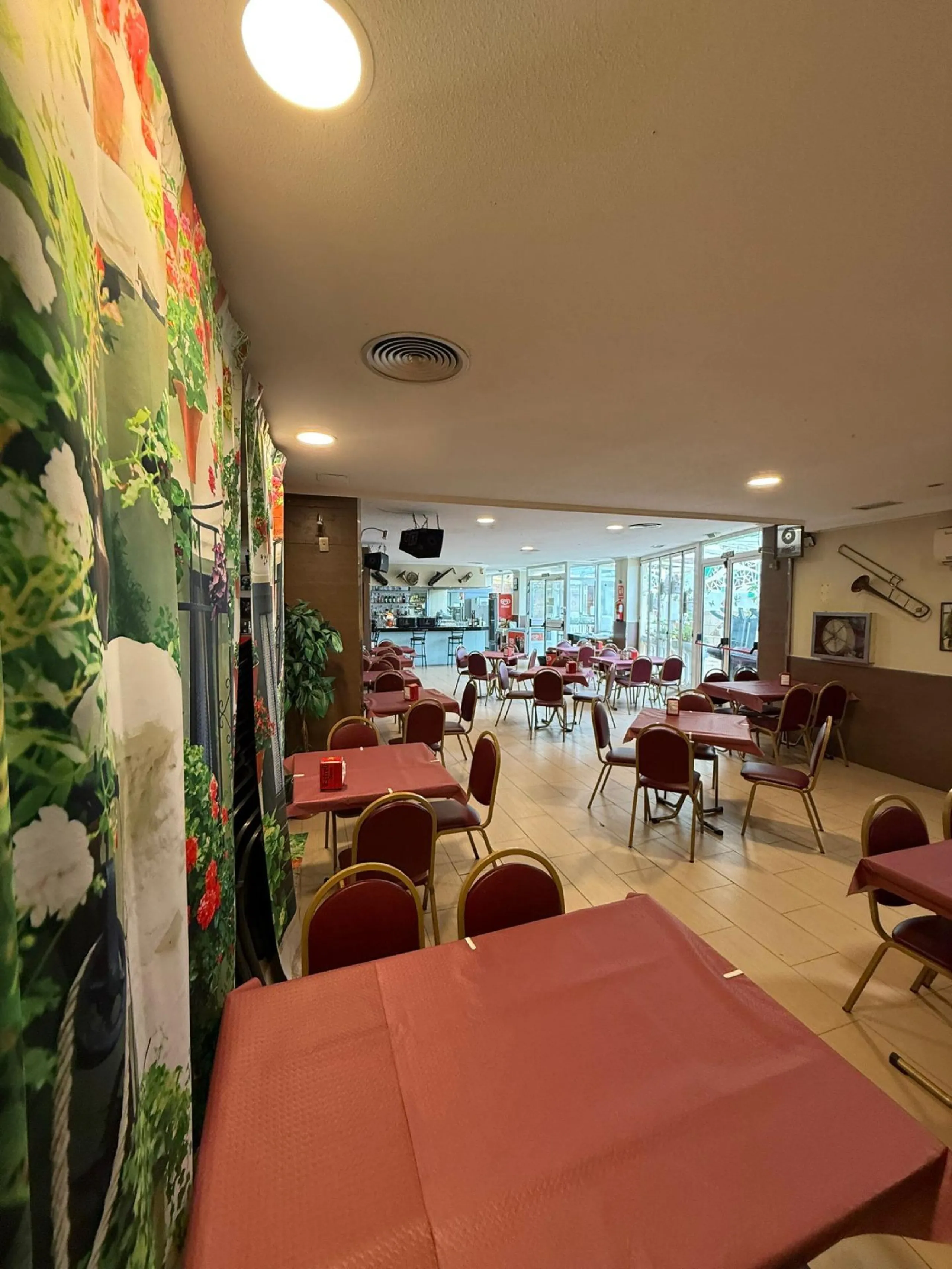 Restaurant on the Frontline of La Fosa Beach, Calpe – Business Ready to Start