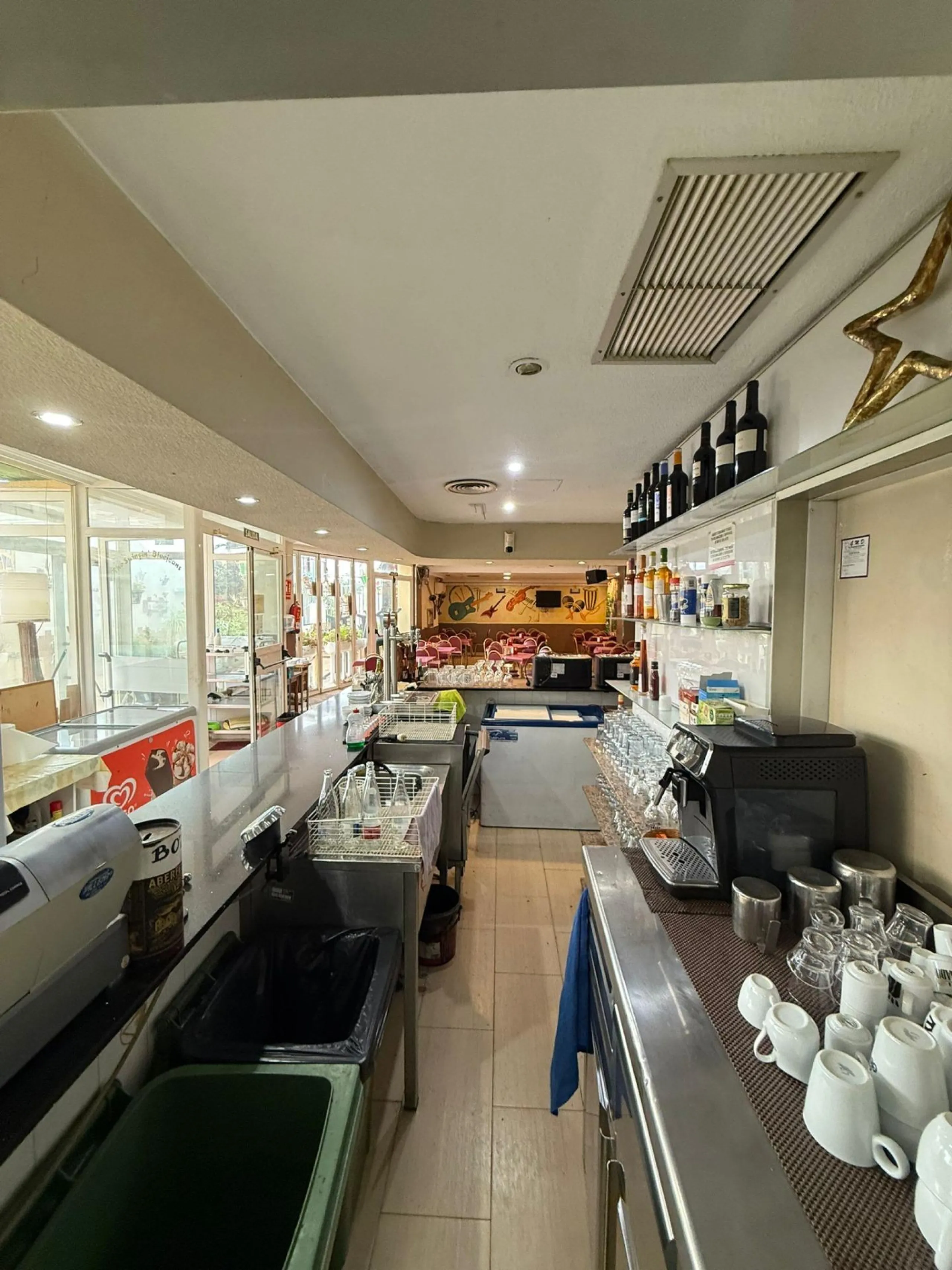 Restaurant on the Frontline of La Fosa Beach, Calpe – Business Ready to Start
