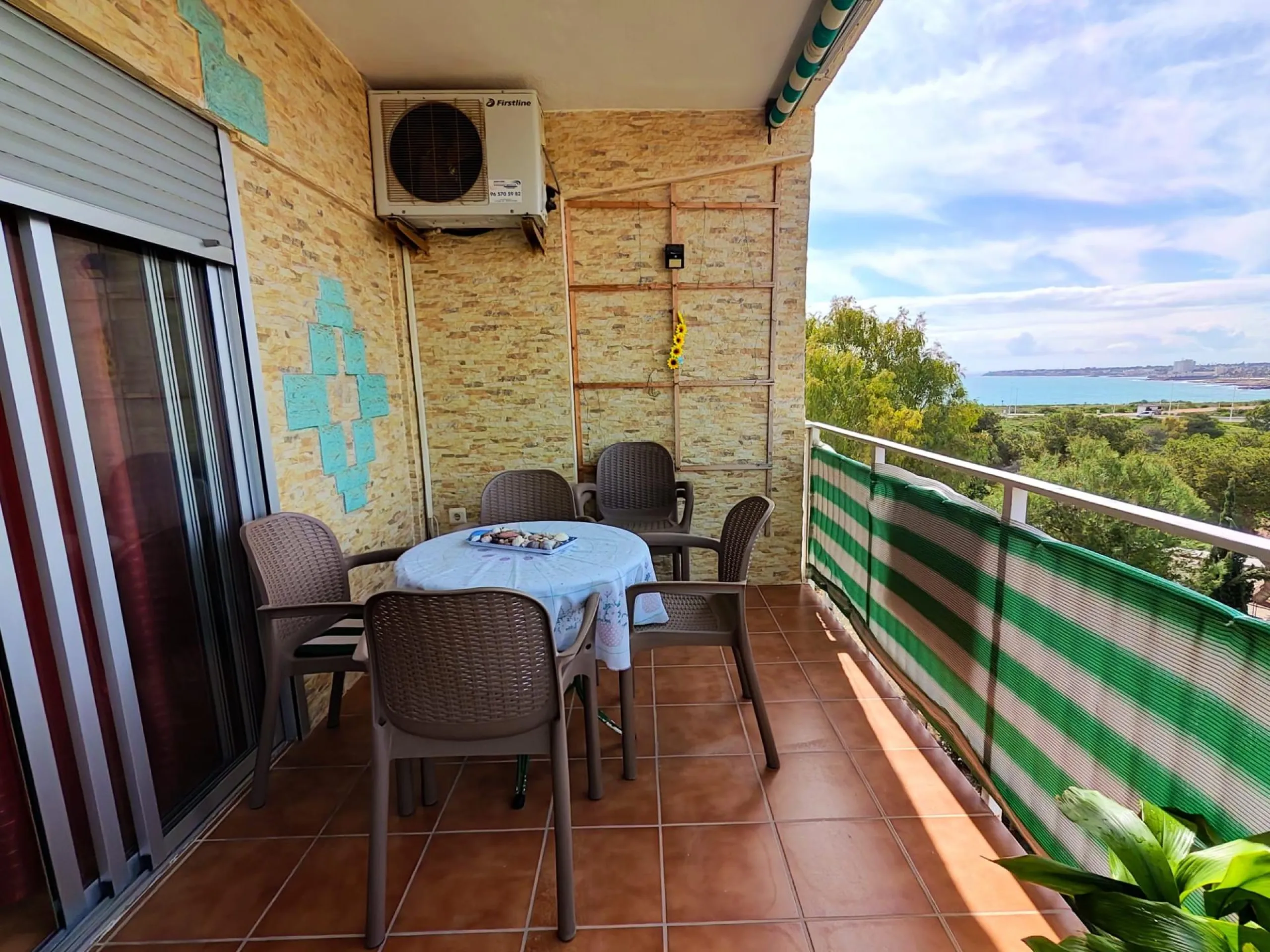 Piso en 1ª línea de mar con balcón panorámico en Punta Prima + parking incluido