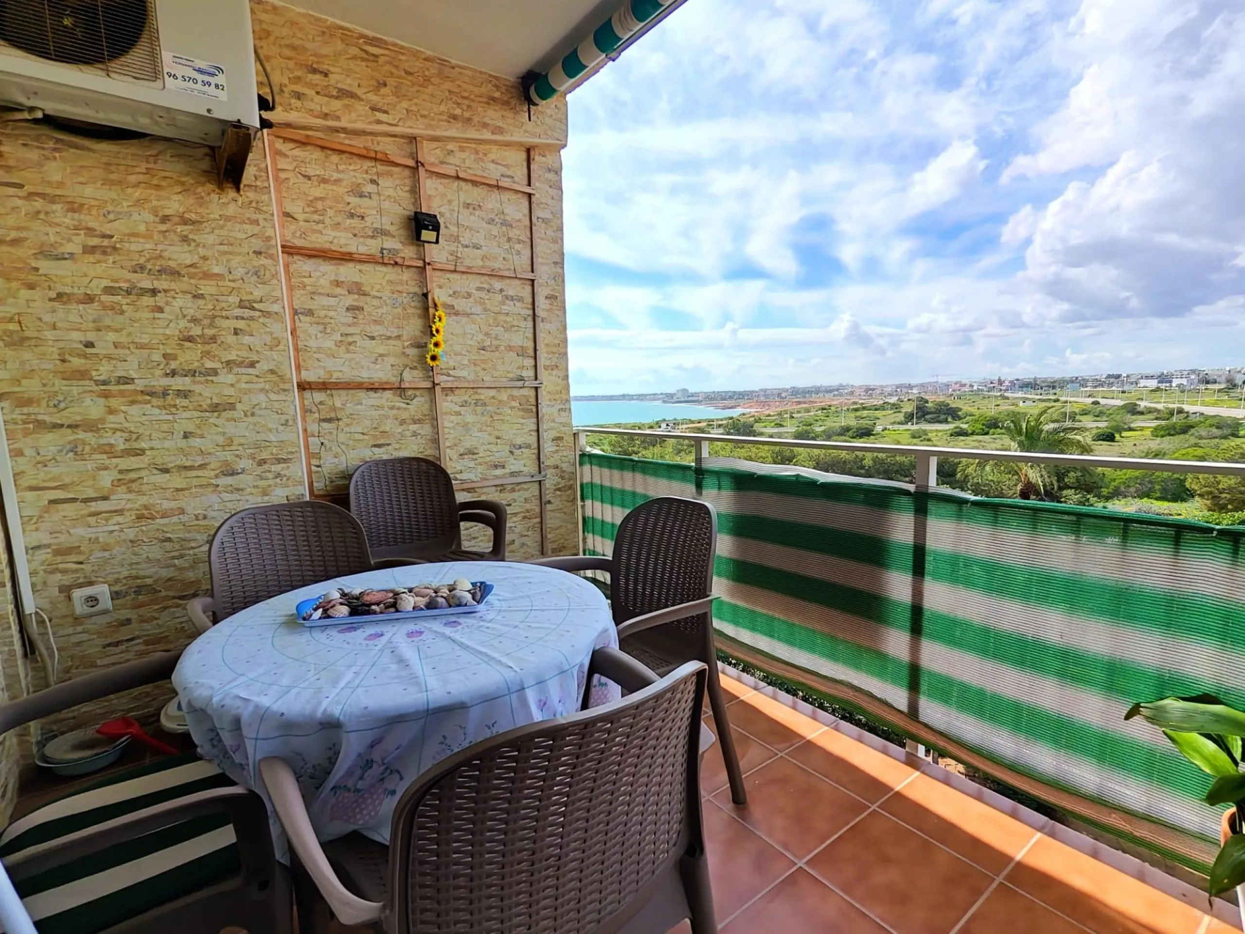 Piso en 1ª línea de mar con balcón panorámico en Punta Prima + parking incluido