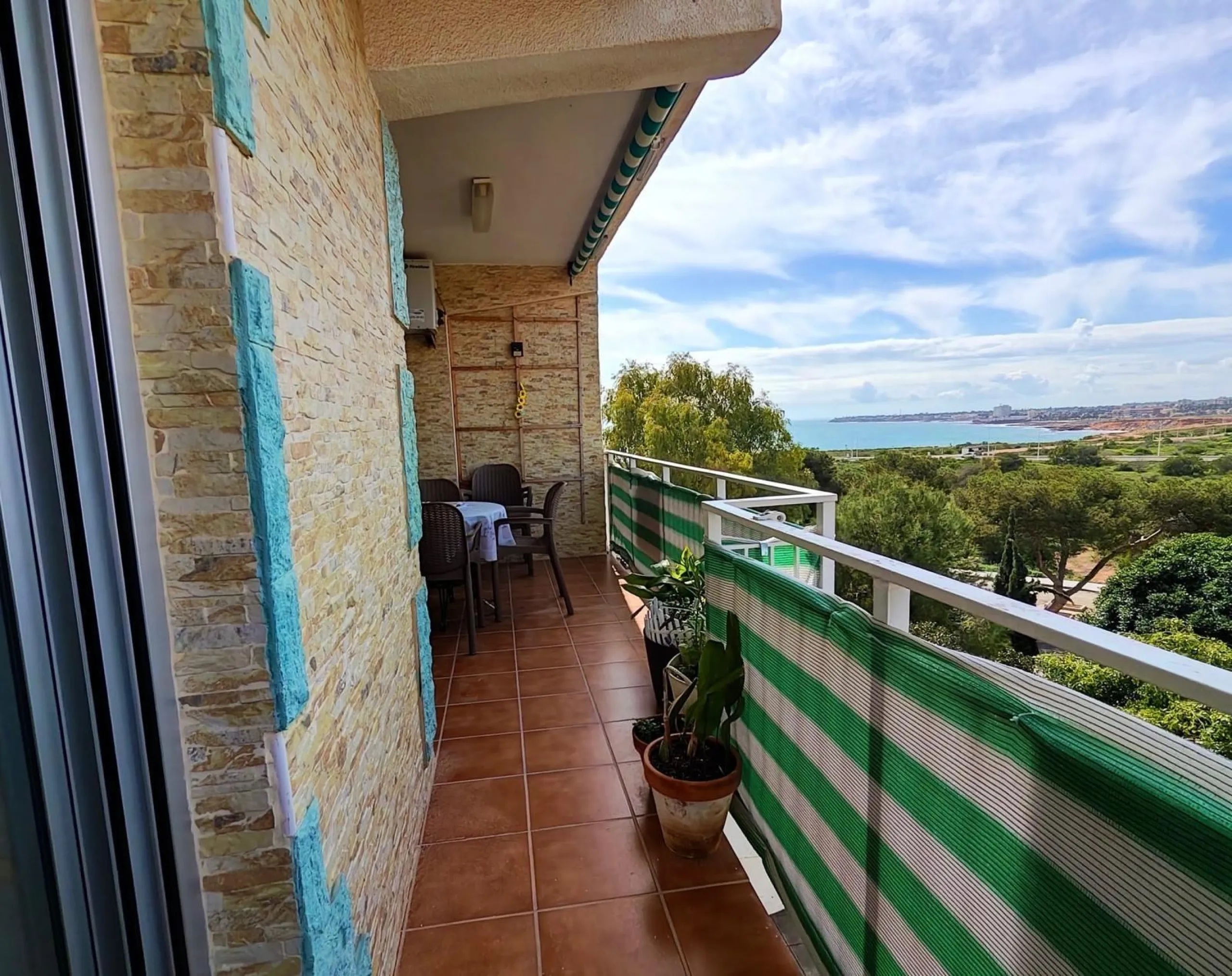 Piso en 1ª línea de mar con balcón panorámico en Punta Prima + parking incluido