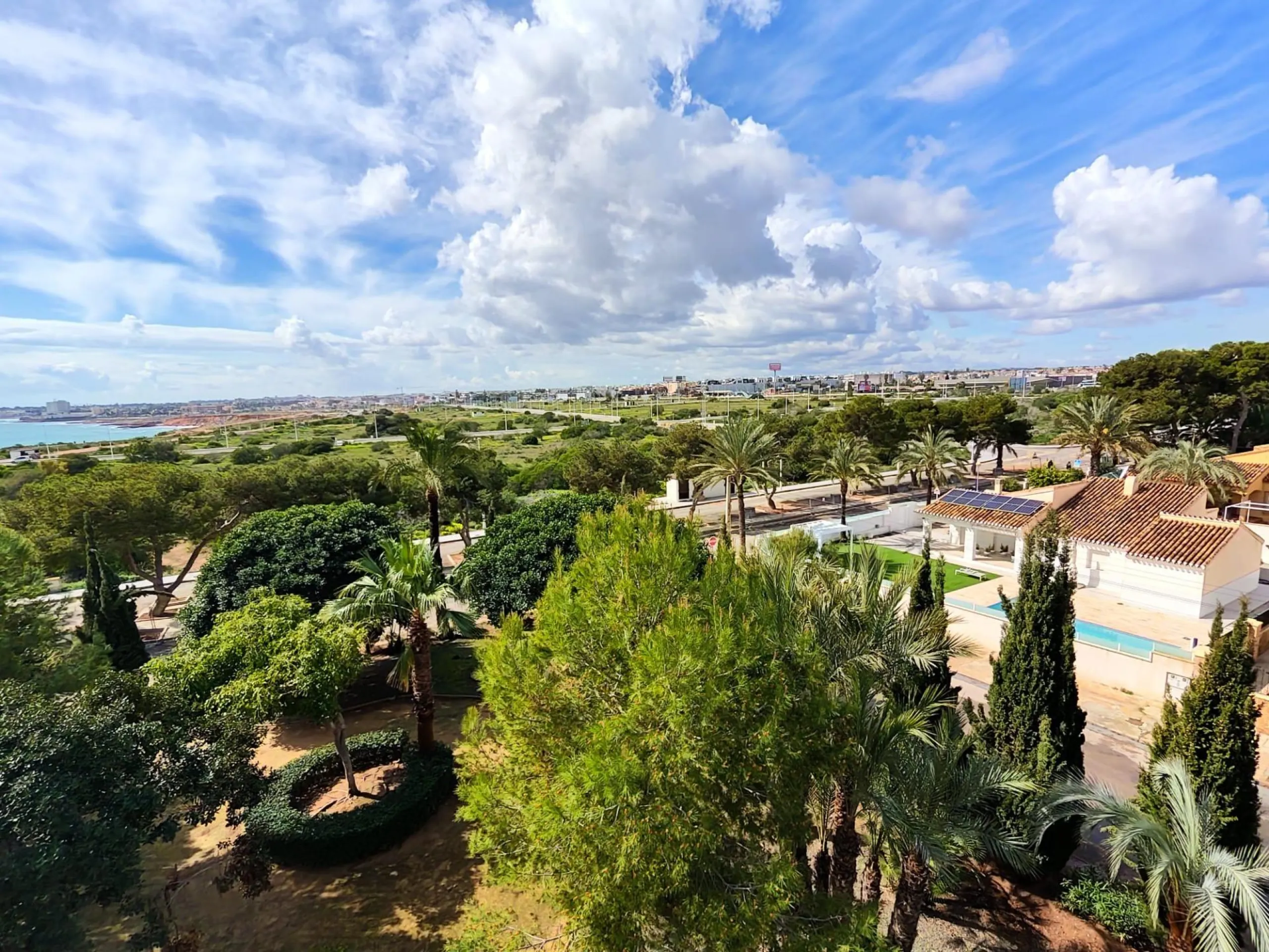 Piso en 1ª línea de mar con balcón panorámico en Punta Prima + parking incluido