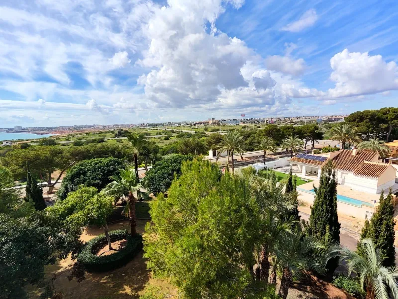 Piso en 1ª línea de mar con balcón panorámico en Punta Prima + parking incluido