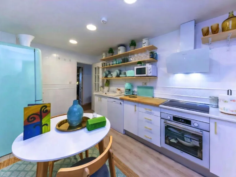 Erdgeschosswohnung mit gültiger Ferienvermietungslizenz – Las Brisas, Nueva Andalucía, Marbella
